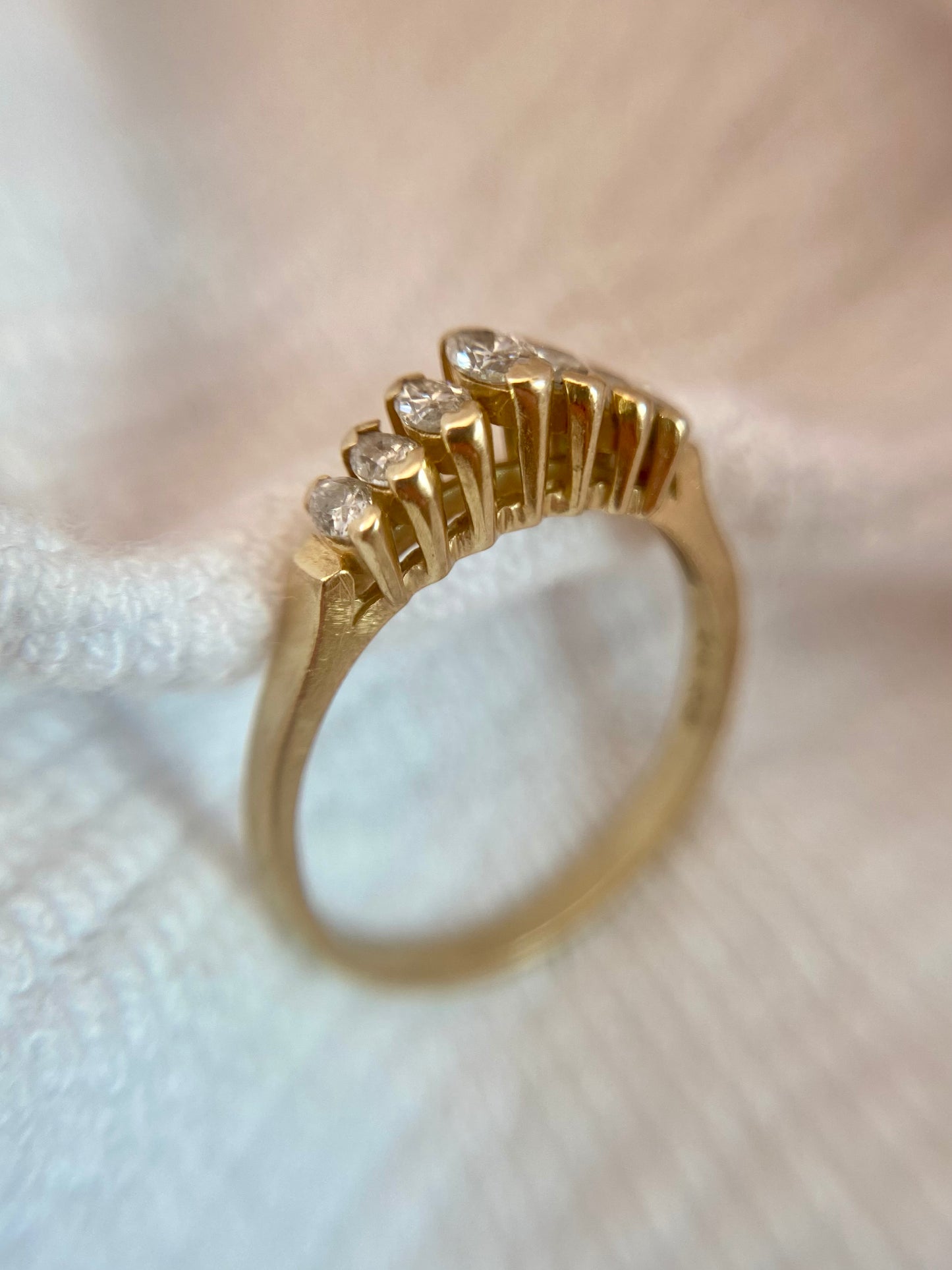 Preloved 10k Gold 7 Diamond Ring
