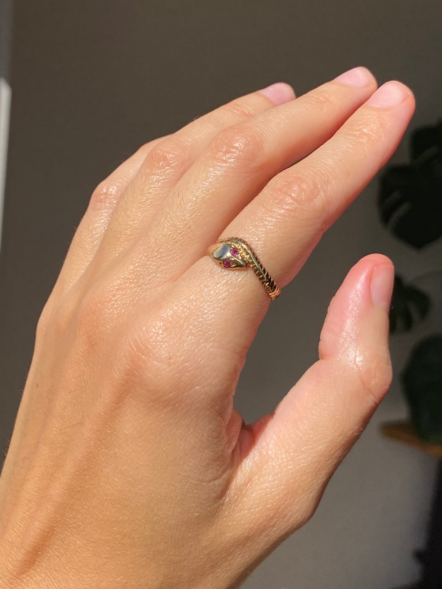 Vintage 9ct Gold Ruby Snake Ring
