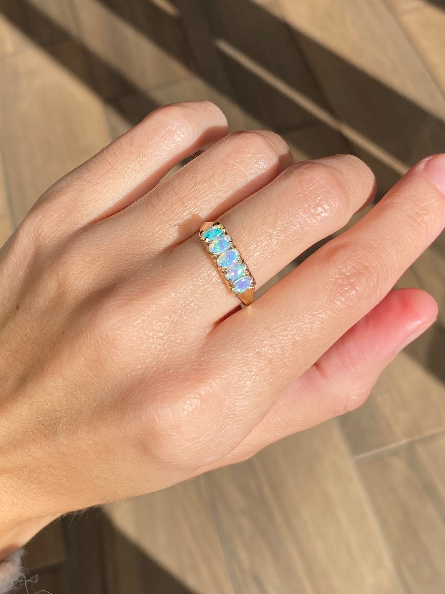 Preloved 9ct Gold 5 Opal Ring