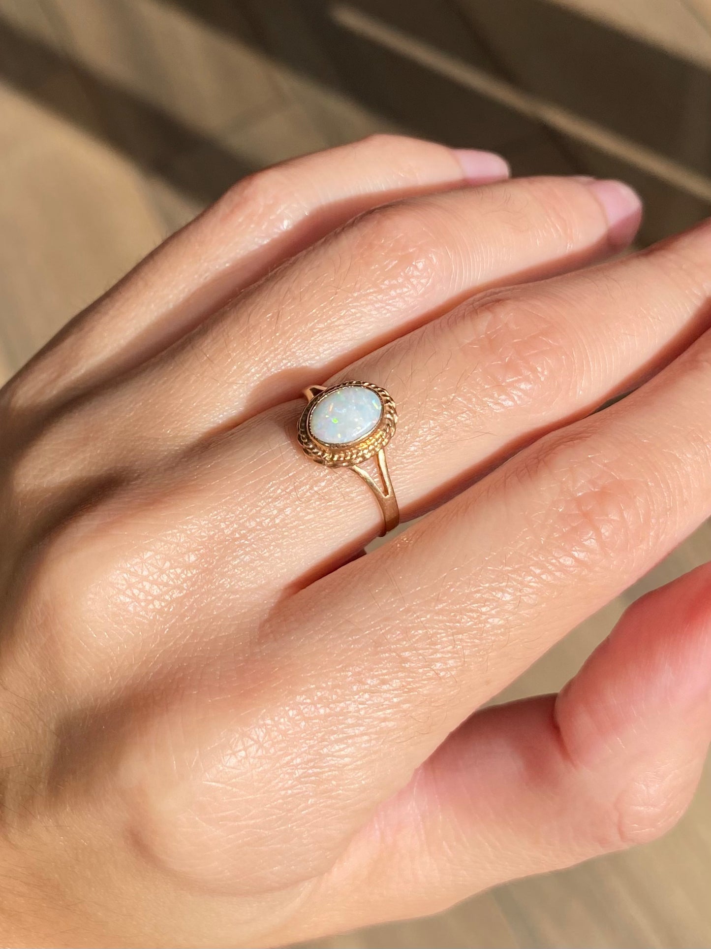 Vintage 9ct Gold Opal Solitaire Ring