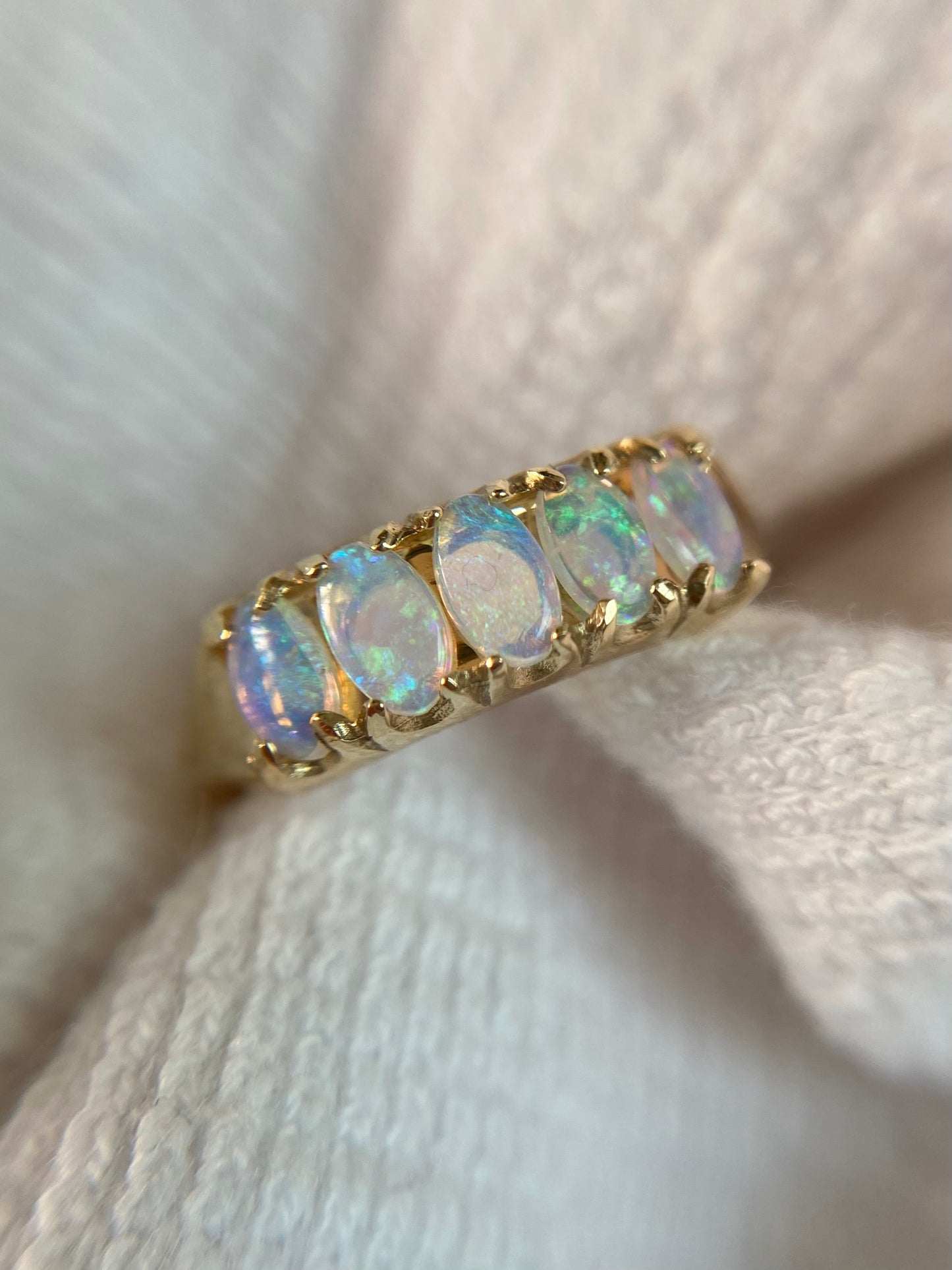 Preloved 9ct Gold 5 Opal Ring