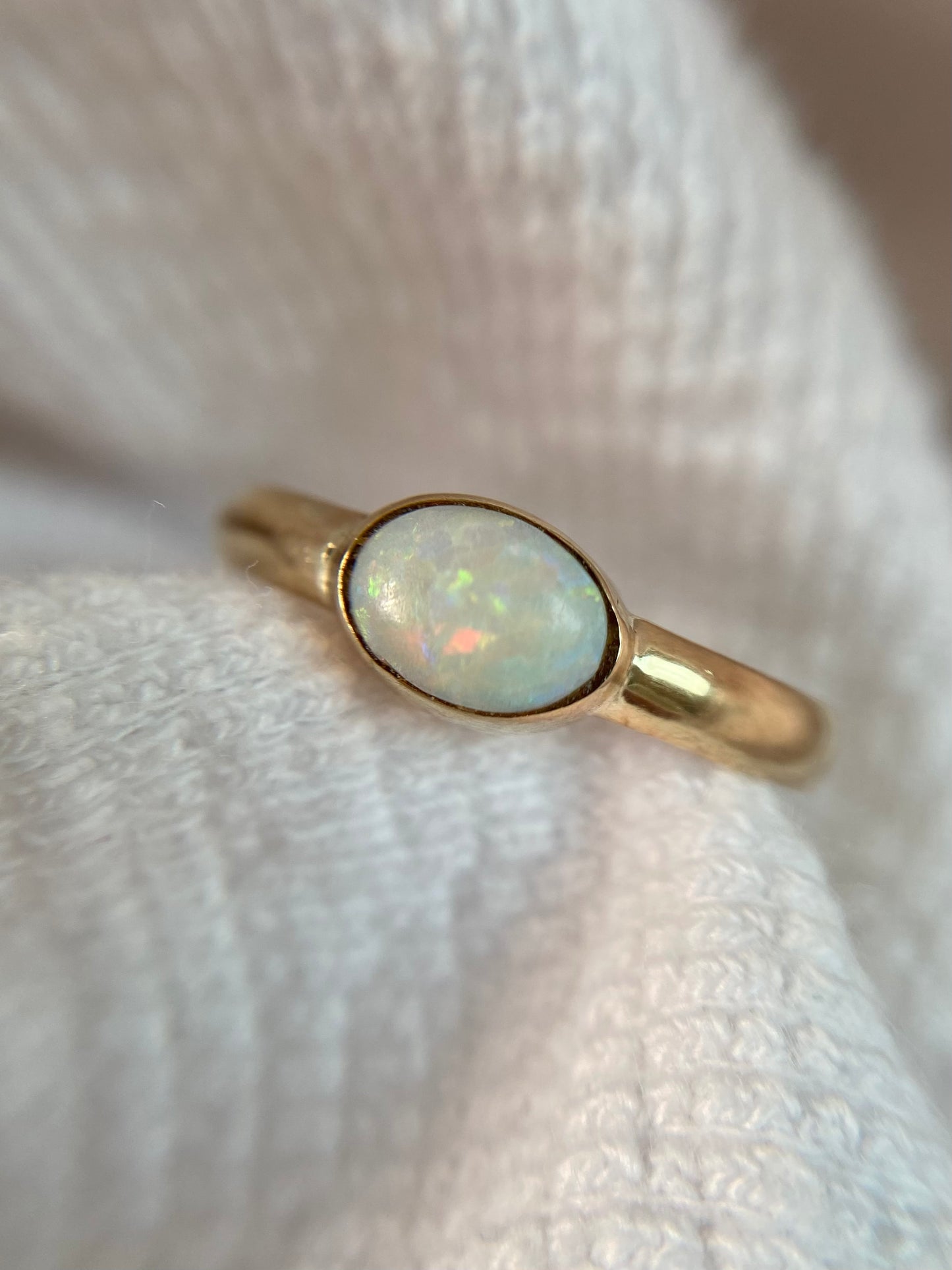 Vintage 9ct Gold East-West Opal Ring