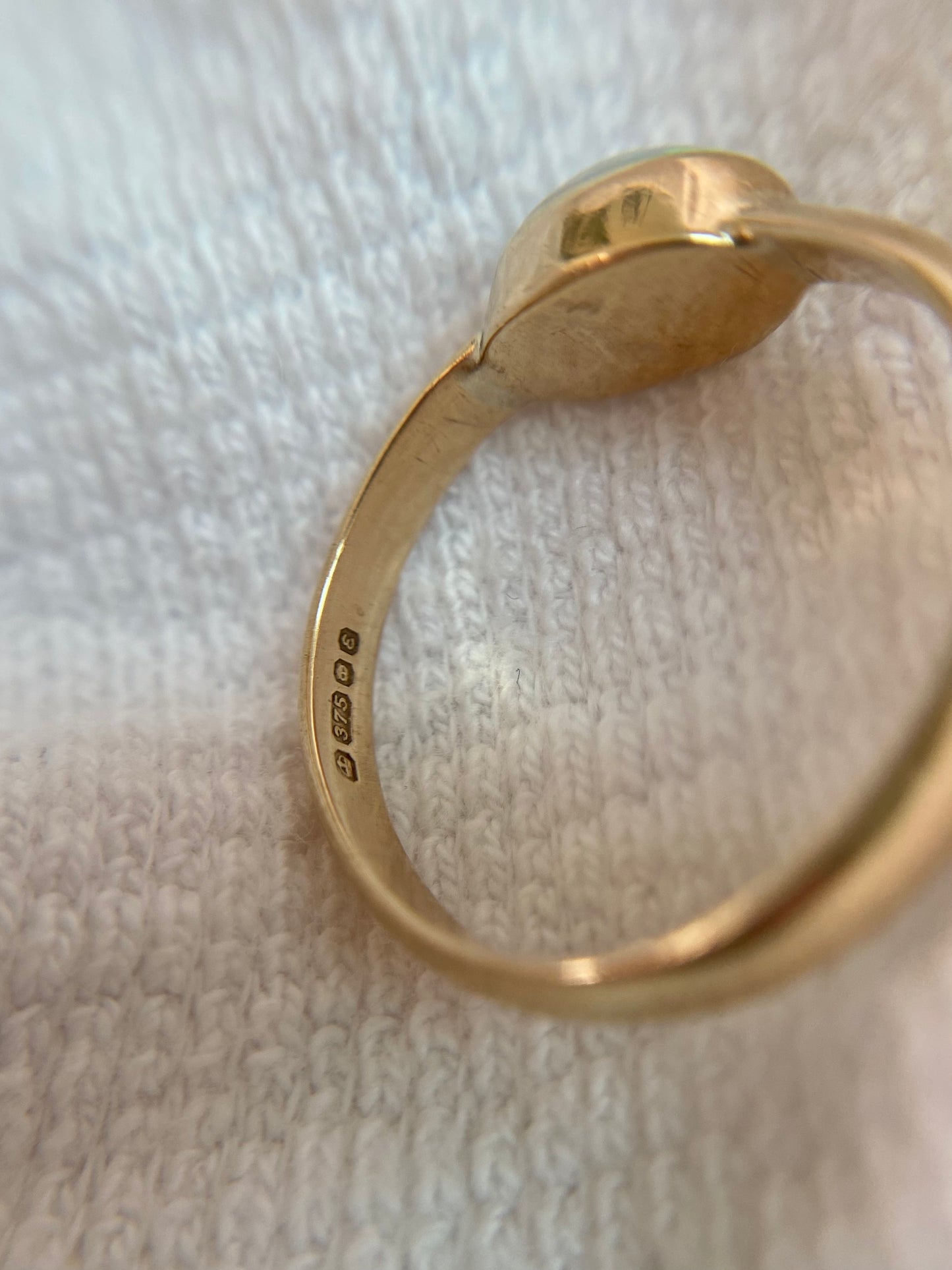 Vintage 9ct Gold East-West Opal Ring