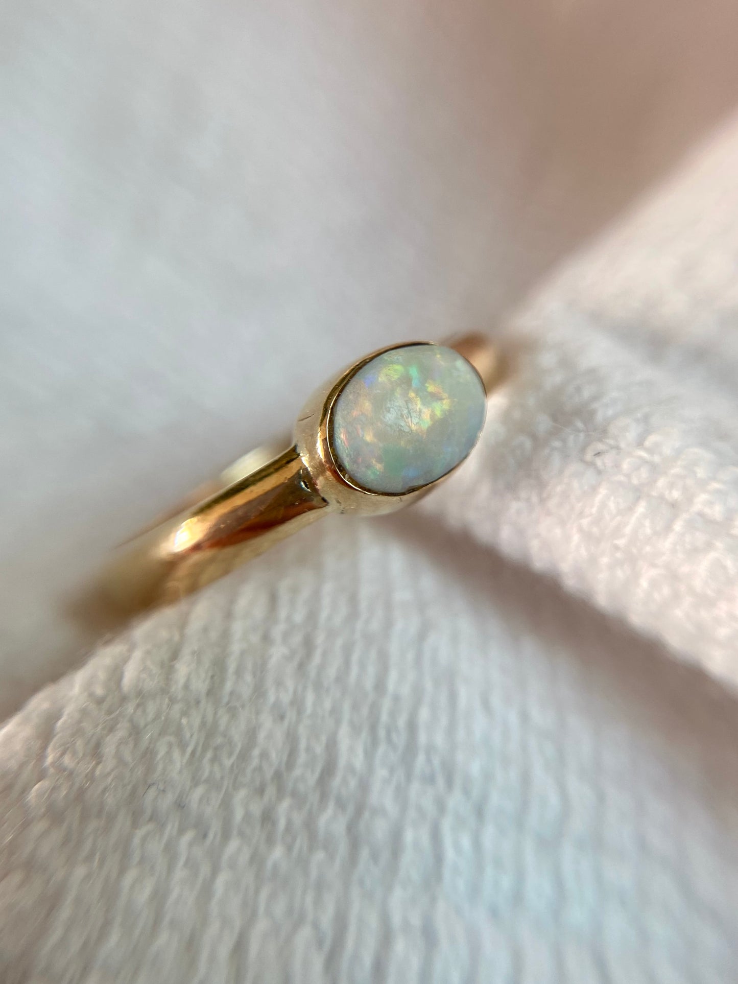 Vintage 9ct Gold East-West Opal Ring