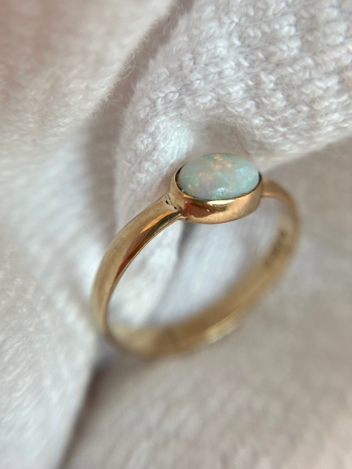 Vintage 9ct Gold East-West Opal Ring