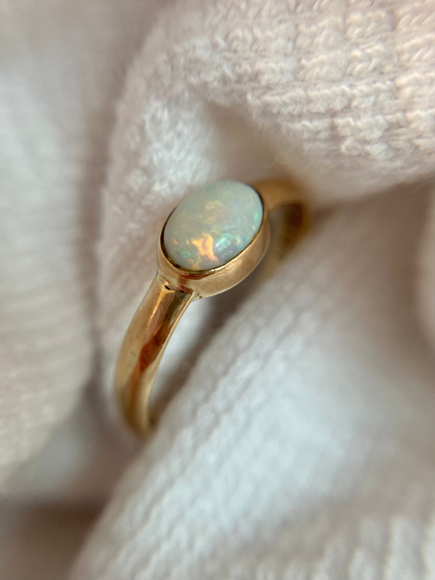 Vintage 9ct Gold East-West Opal Ring