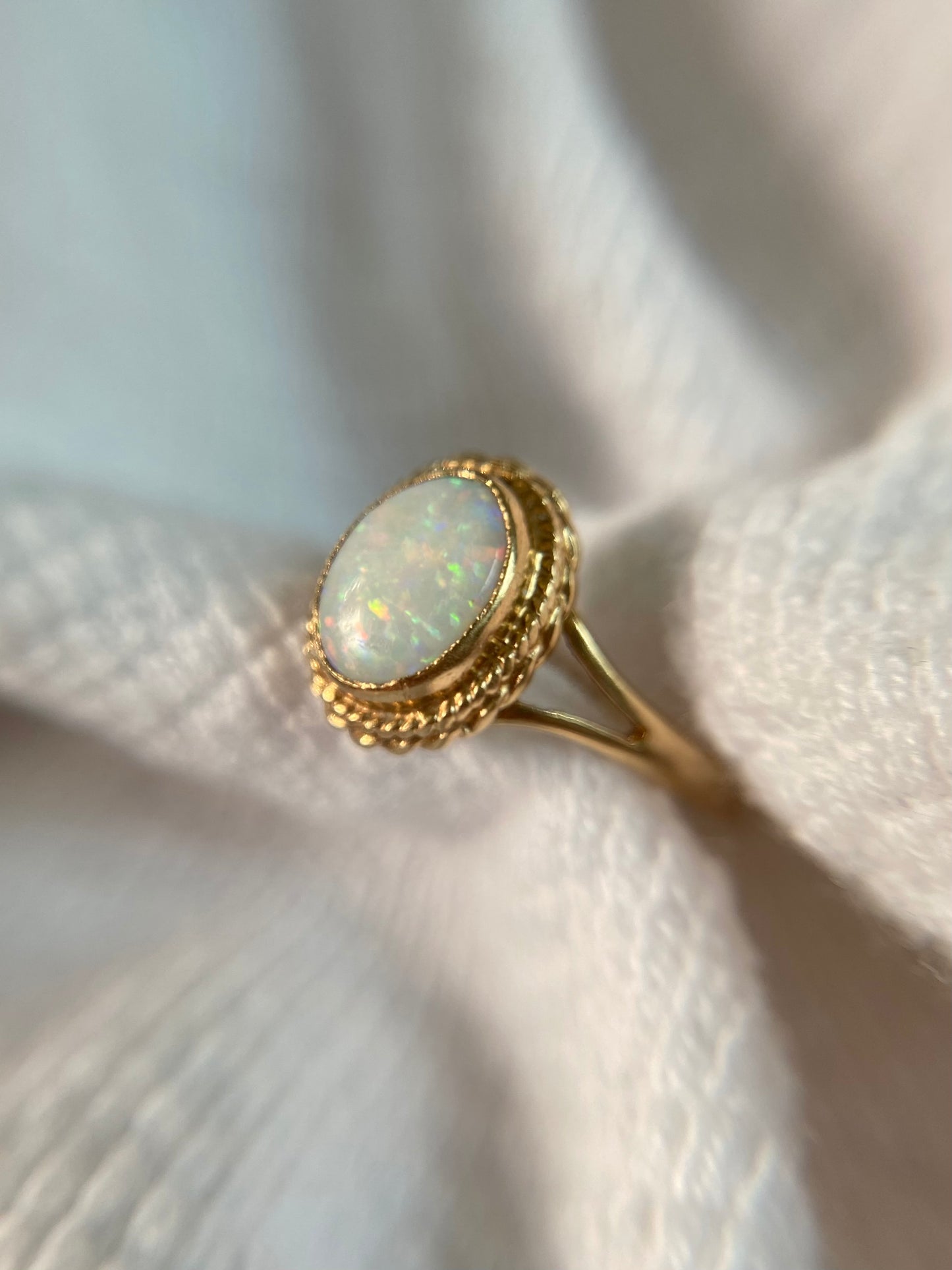 Vintage 9ct Gold Opal Solitaire Ring