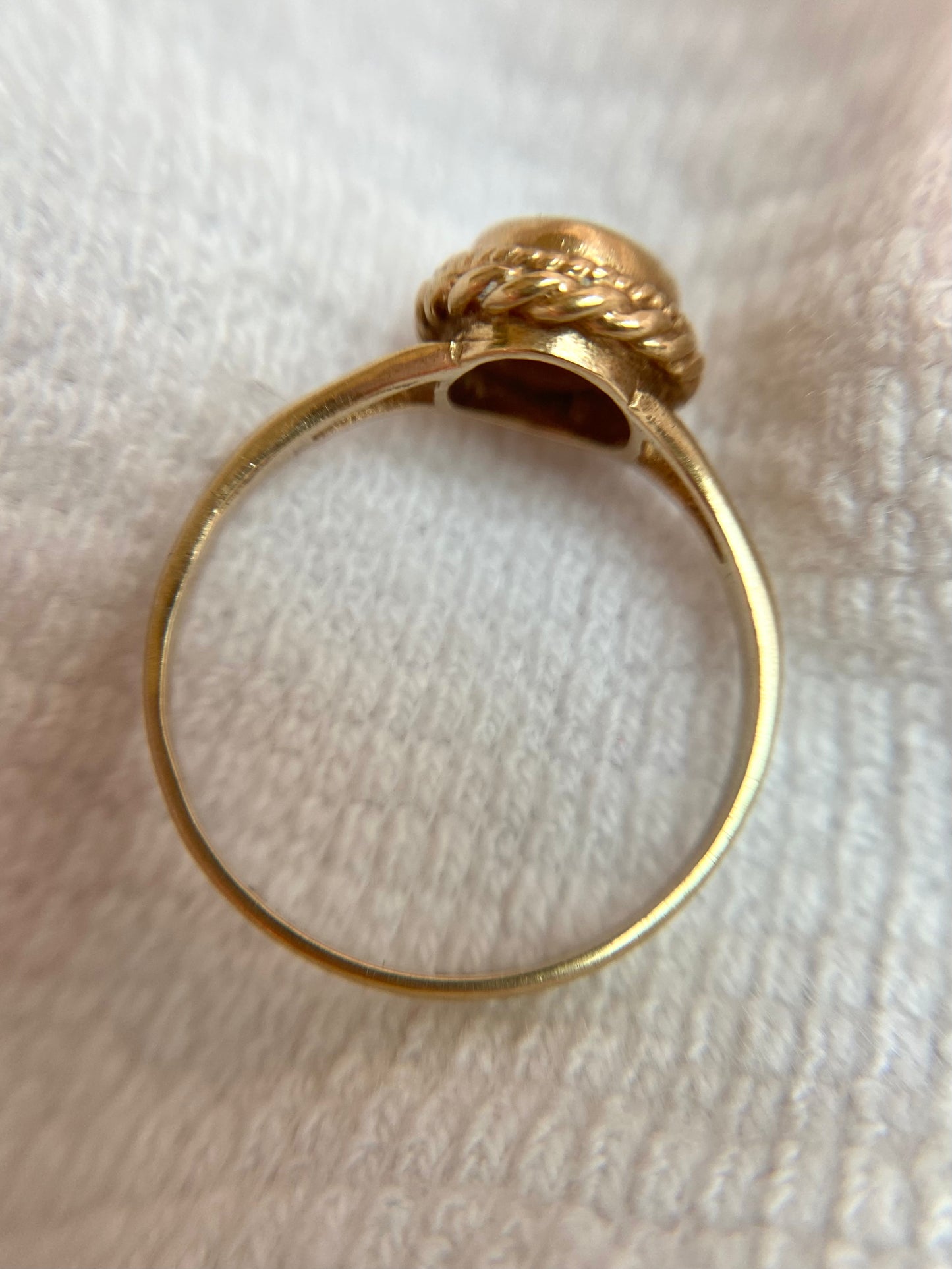 Vintage 9ct Gold Opal Solitaire Ring