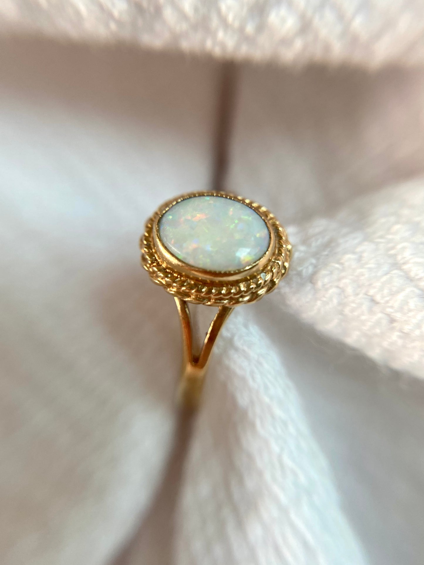 Vintage 9ct Gold Opal Solitaire Ring