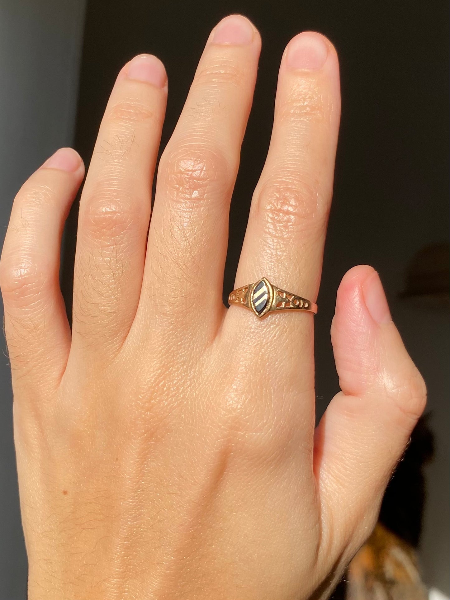 🌟 Vintage 9ct Gold Onyx Ring