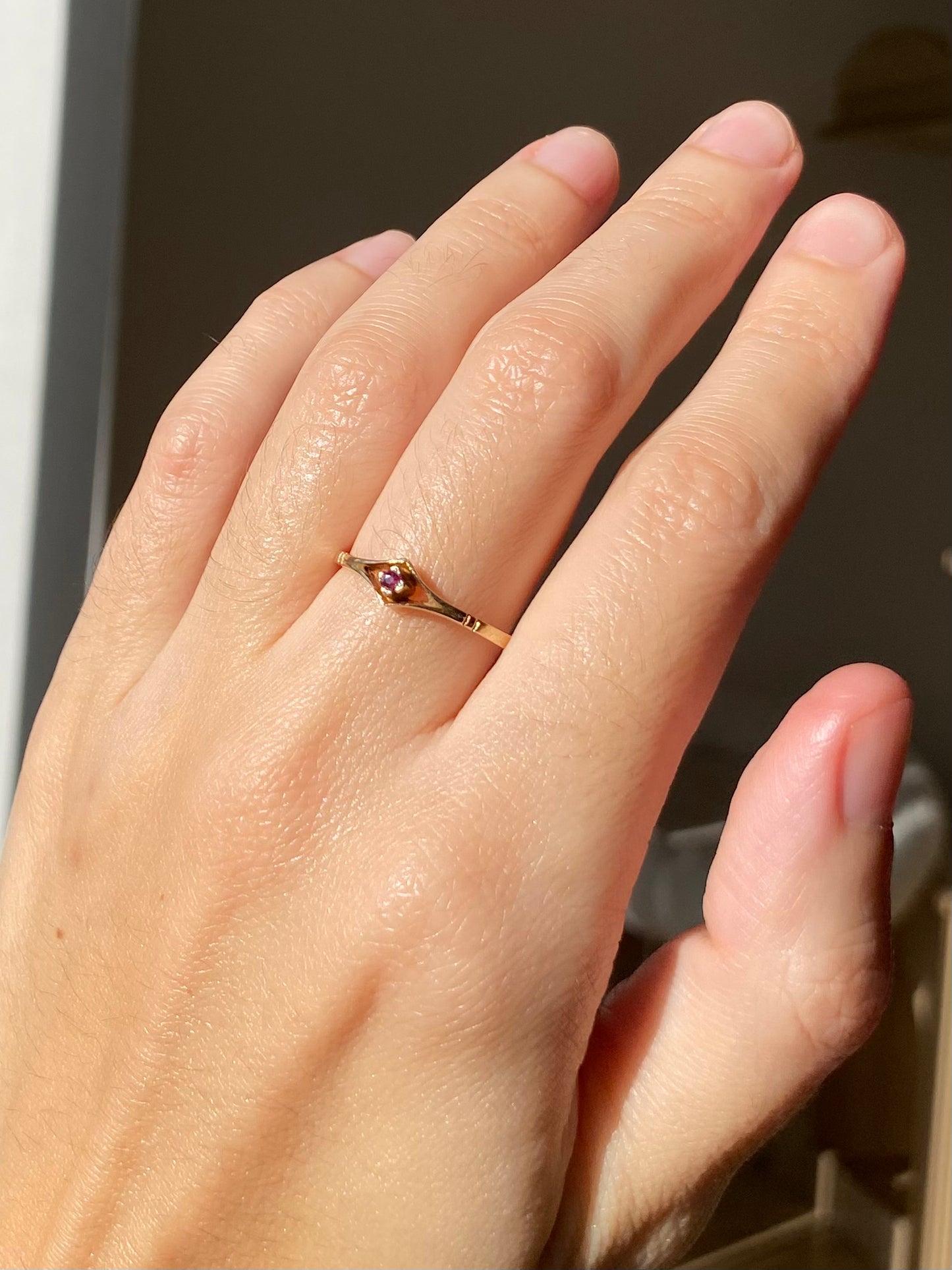 🌟 Vintage 9ct Gold Dainty Ruby Solitaire Ring