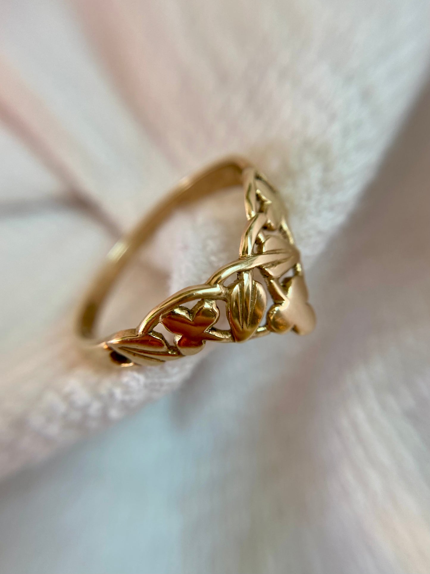 Vintage 9ct Gold Leafy Wishbone Ring