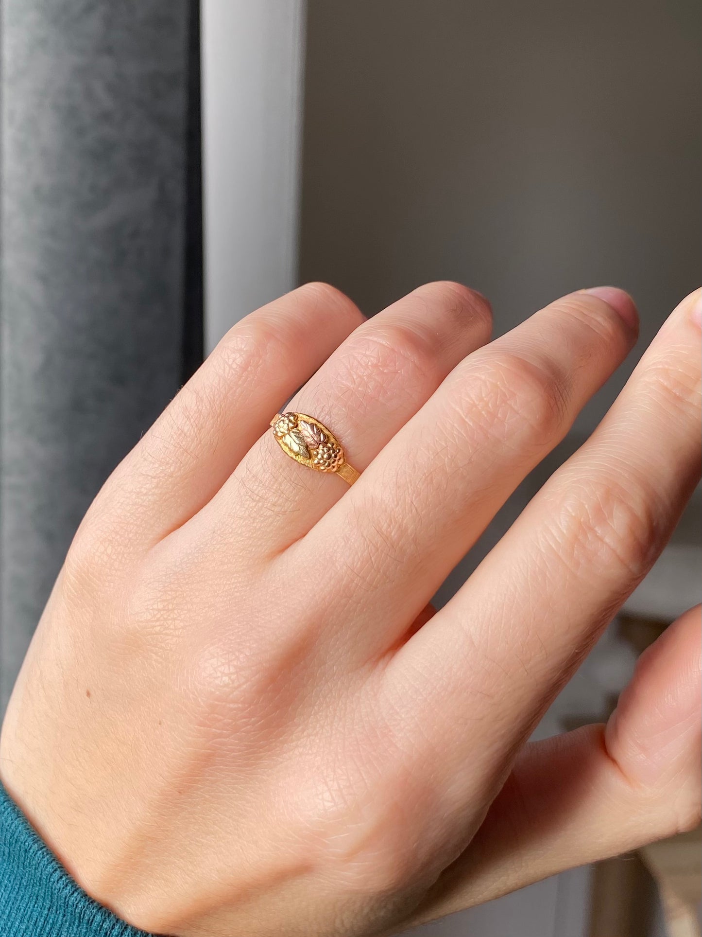 Preloved 10k Black Hills Gold Ring