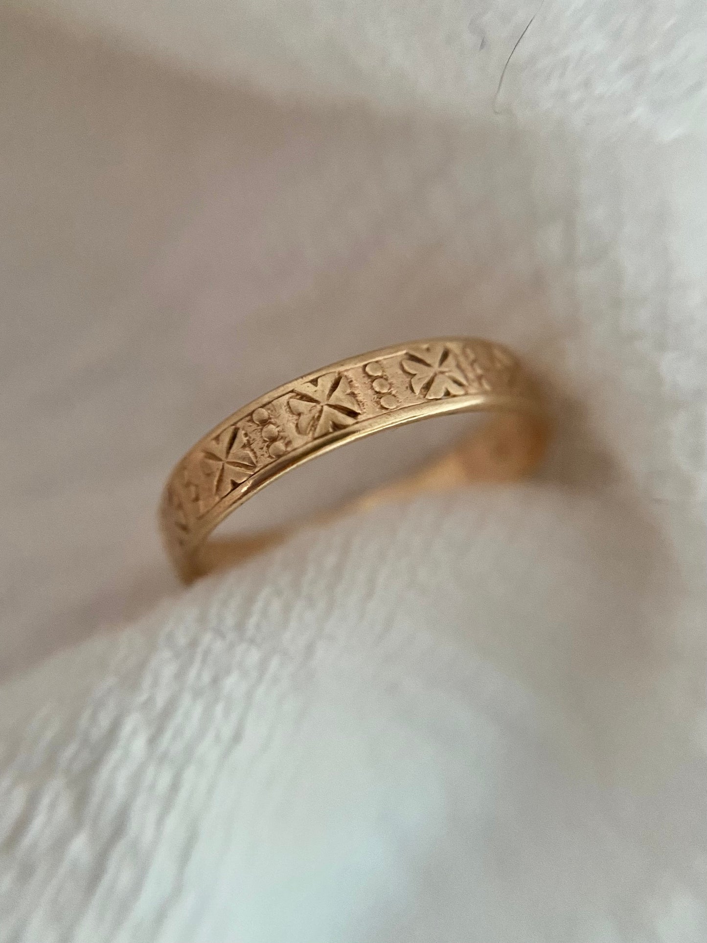 Vintage 9ct Gold Patterned Band