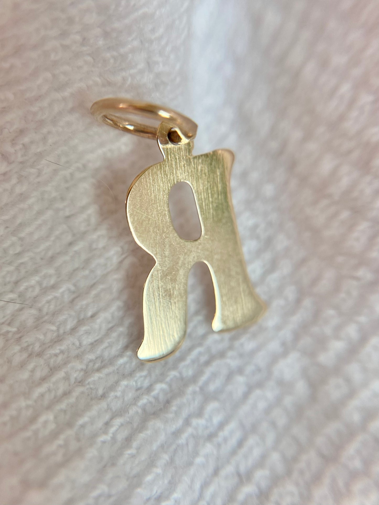 Preloved 9ct Gold Letter R Pendant