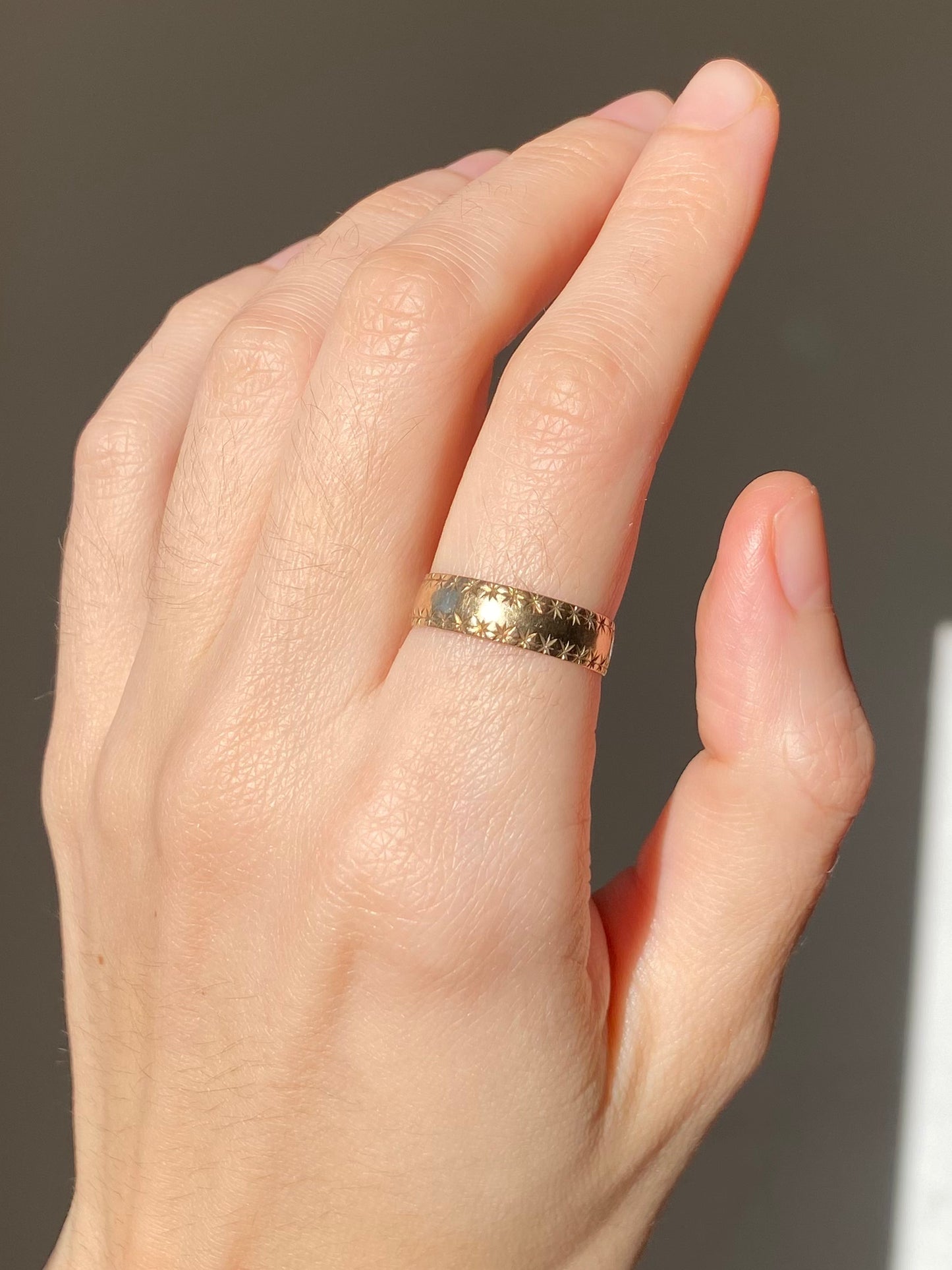 Vintage 9ct Gold Starry Edge Band Ring