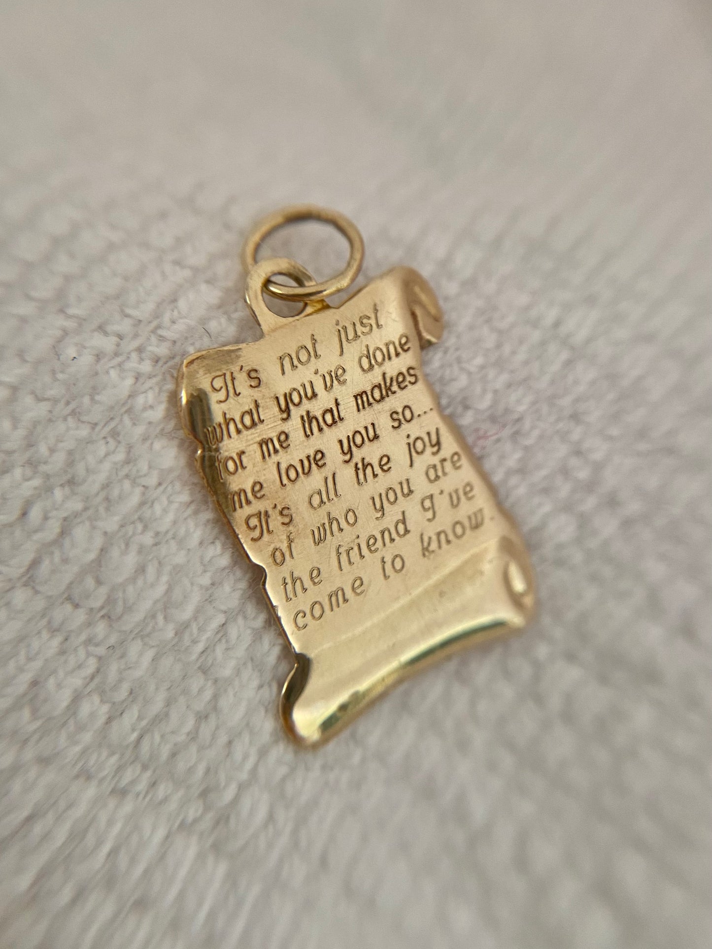 Preloved 9ct Gold Friendship Scroll Pendant