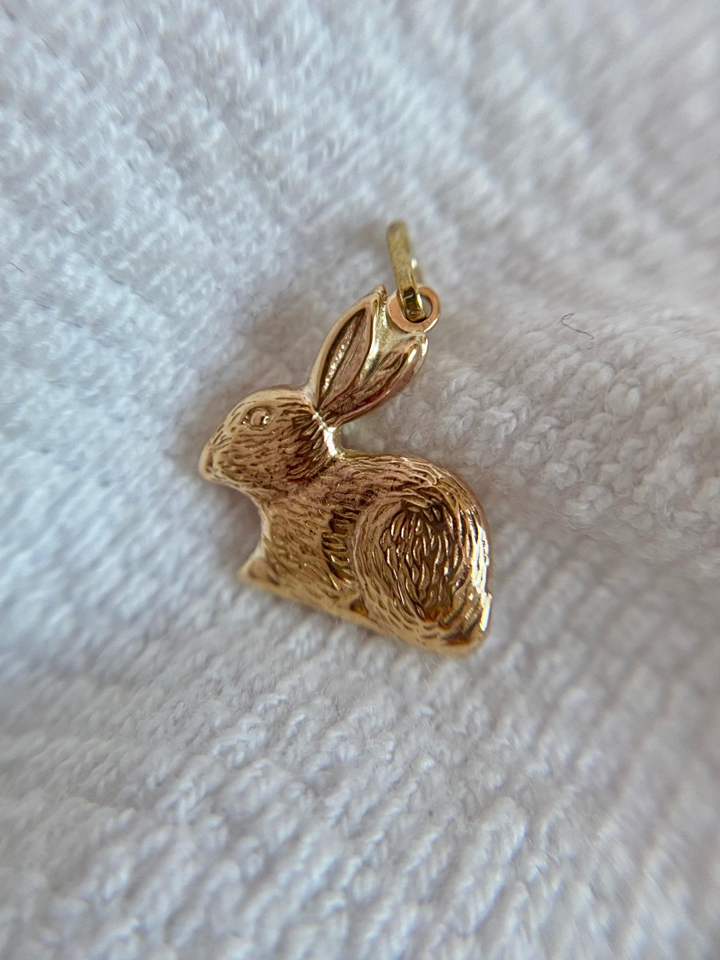 Preloved 9ct Gold Small Bunny Pendant