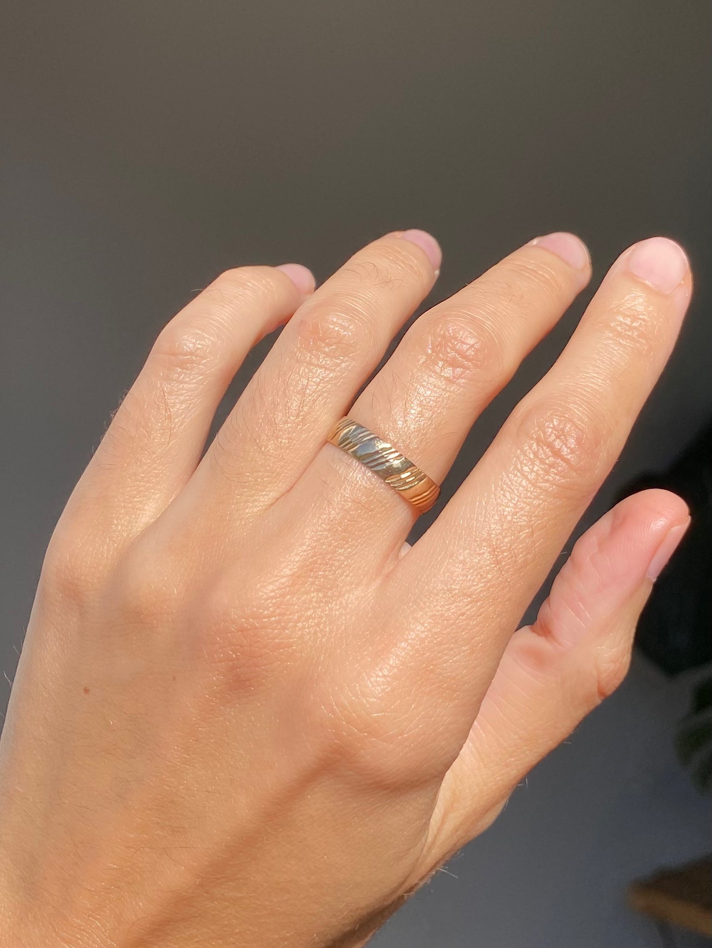 Vintage 9ct Gold Patterned Band