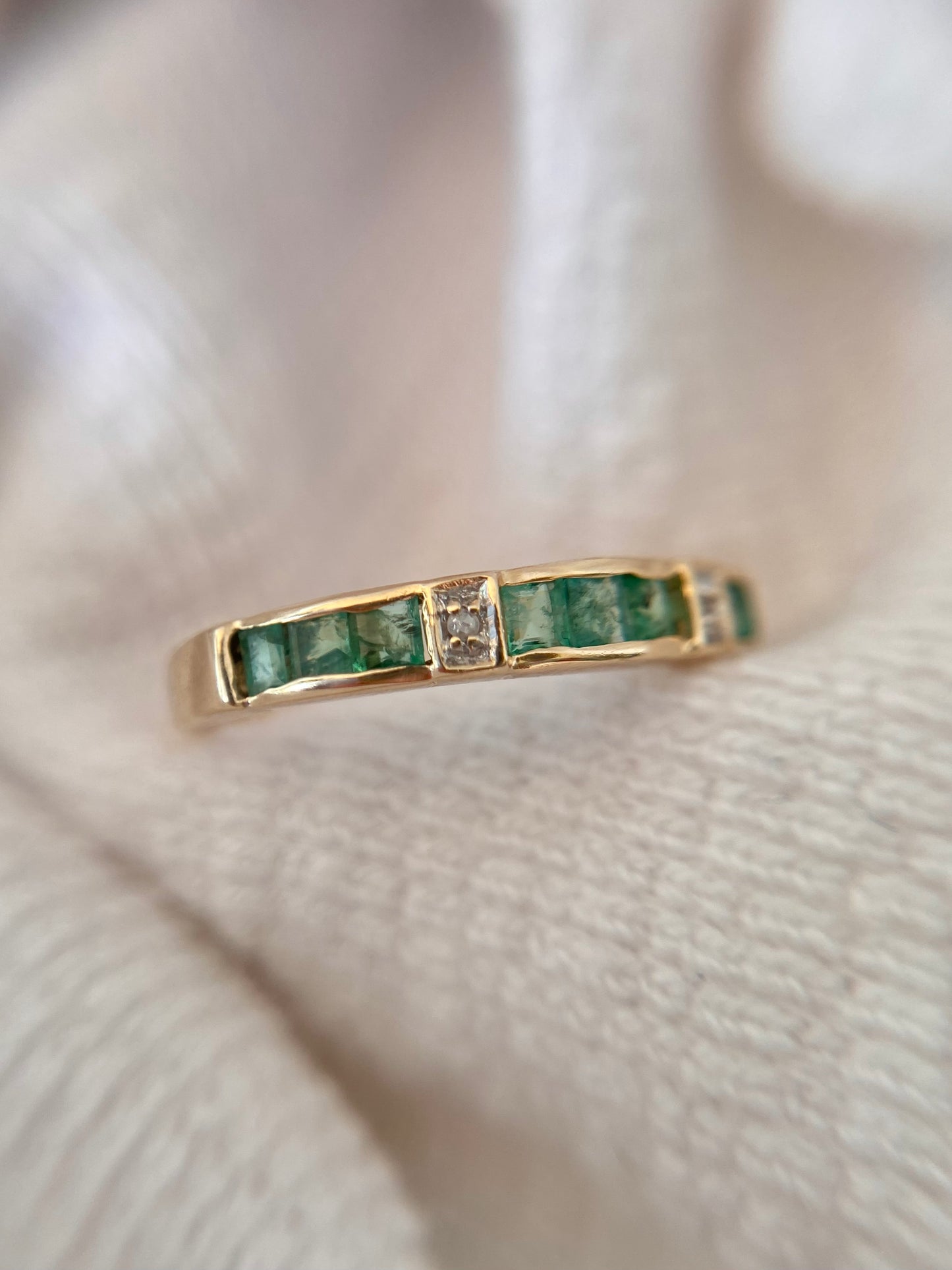 Preloved 9ct Gold Emerald + Diamond ring