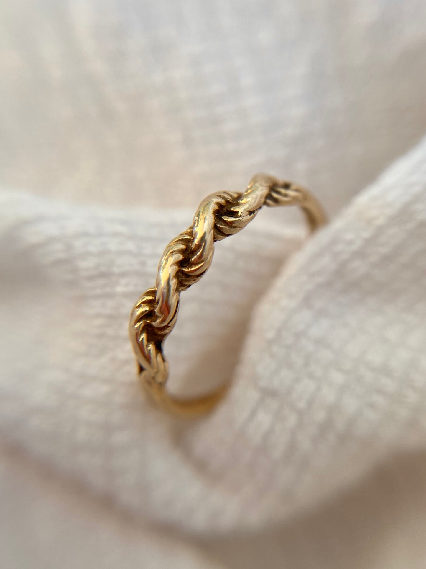 Vintage 9ct Gold Dainty Rope Ring