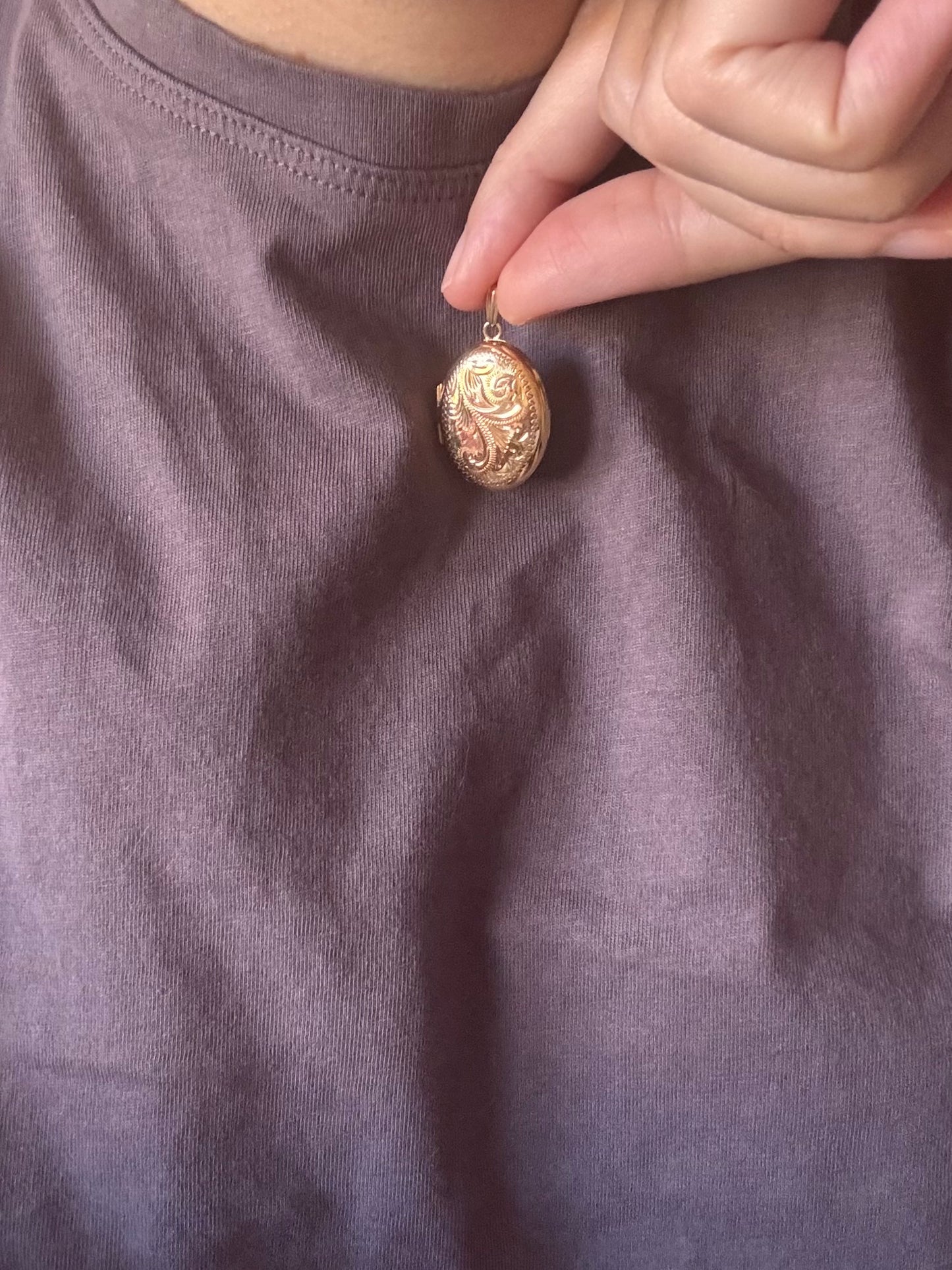 Vintage 9ct Gold Patterned Locket