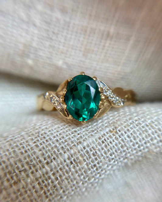 Vintage 9ct Gold Green Gem & Diamond Ring