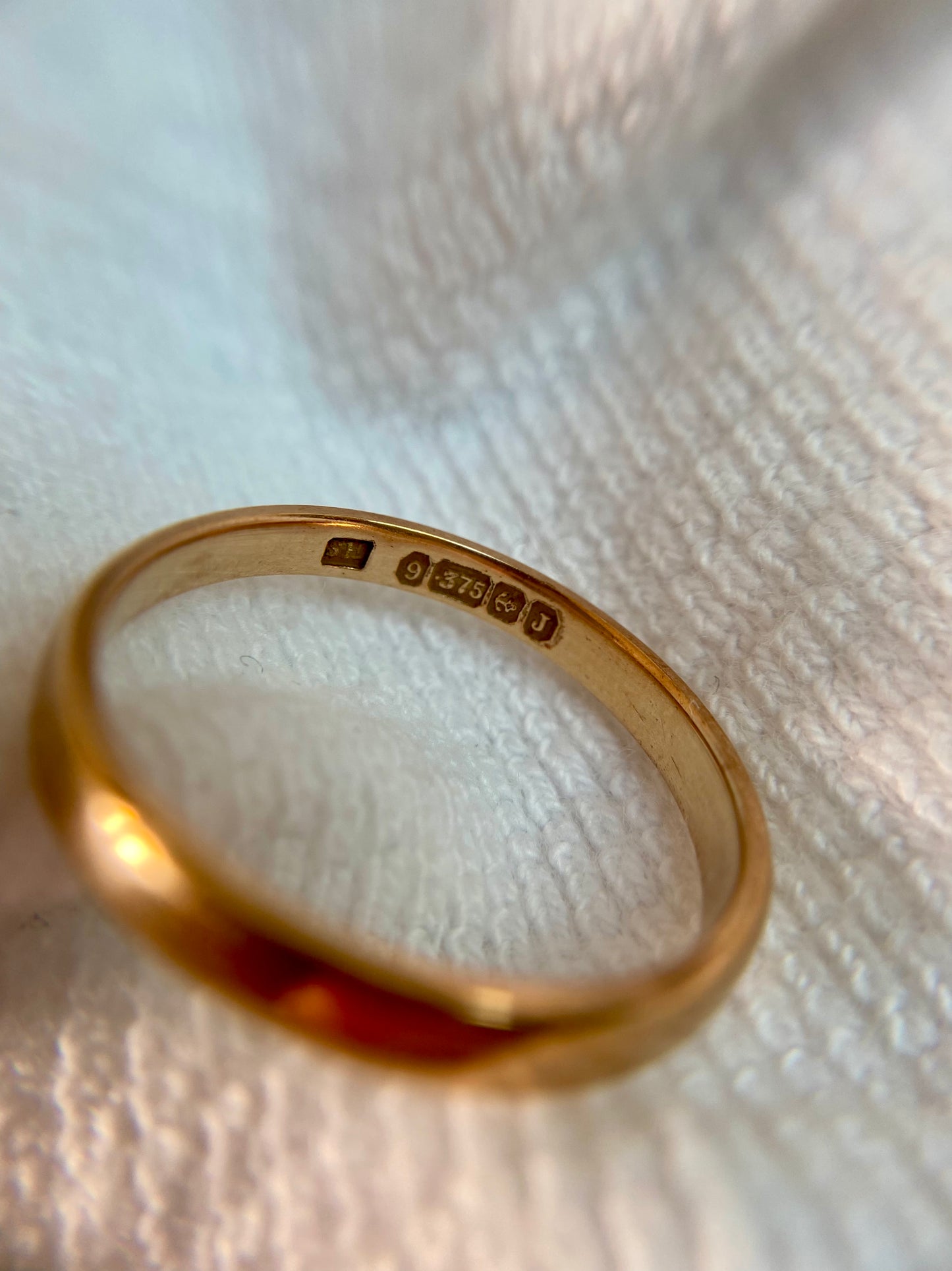 Vintage 9ct Gold Band (5)