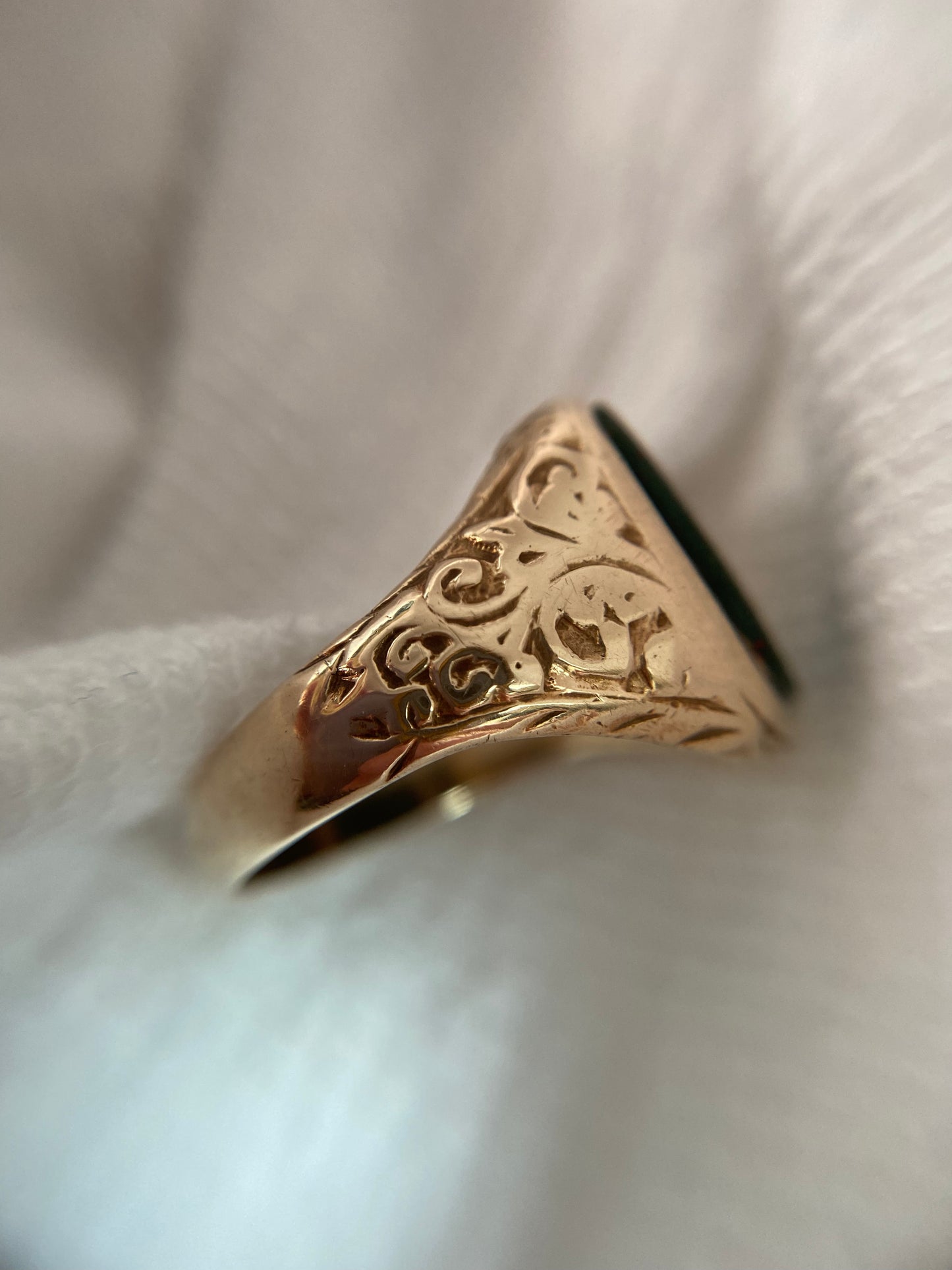 Vintage 9ct Gold Heavy Bloodstone Signet Ring