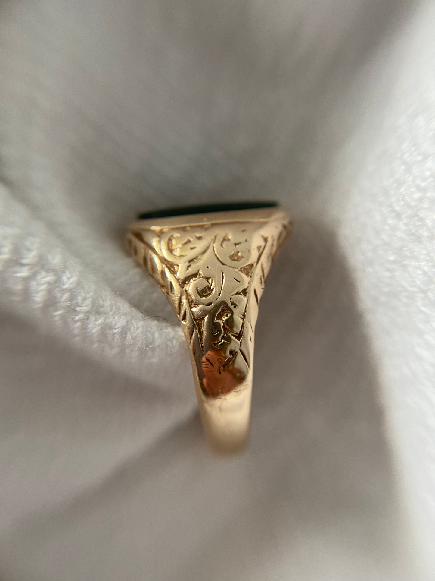 Vintage 9ct Gold Heavy Bloodstone Signet Ring