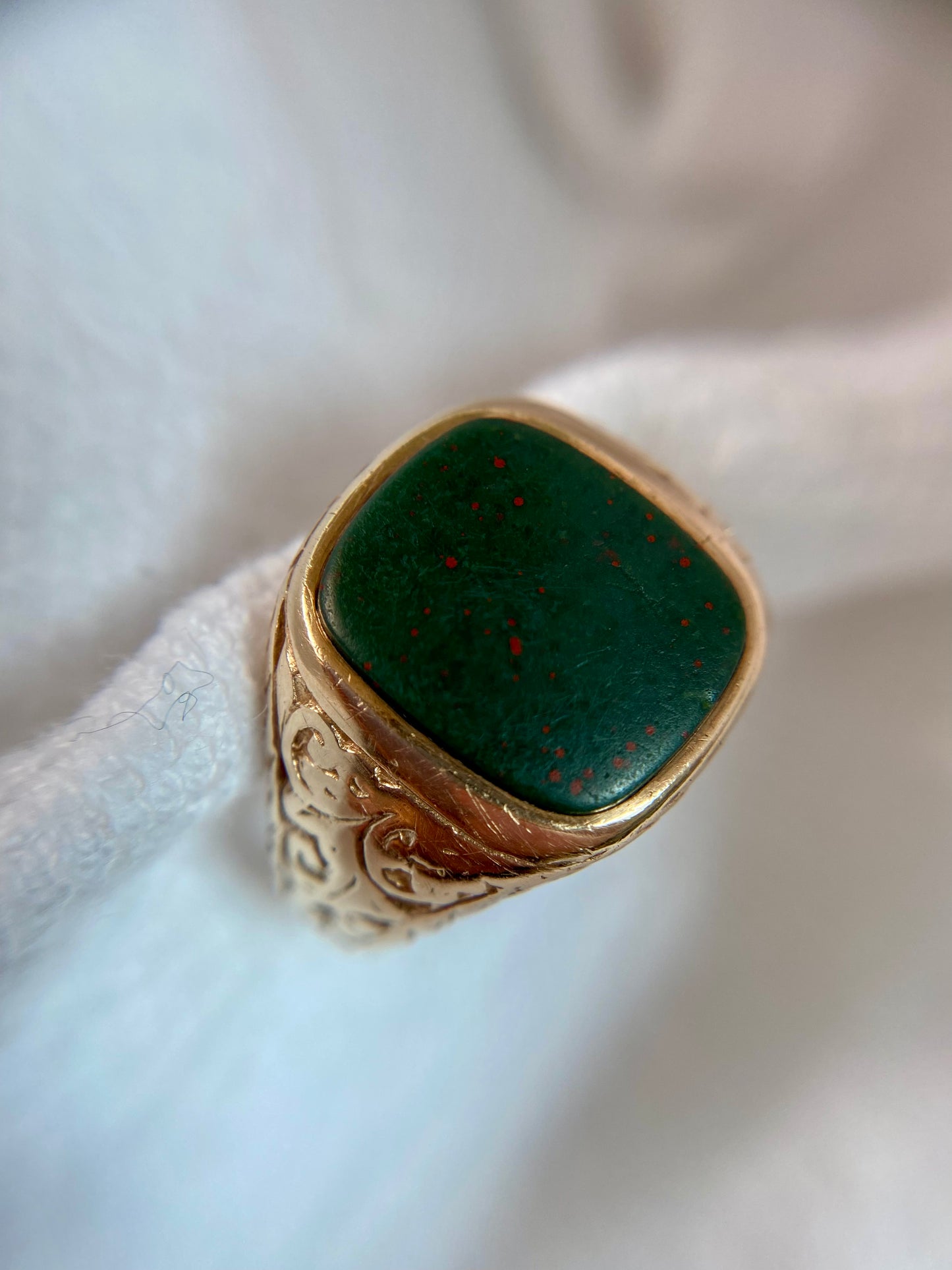 Vintage 9ct Gold Heavy Bloodstone Signet Ring