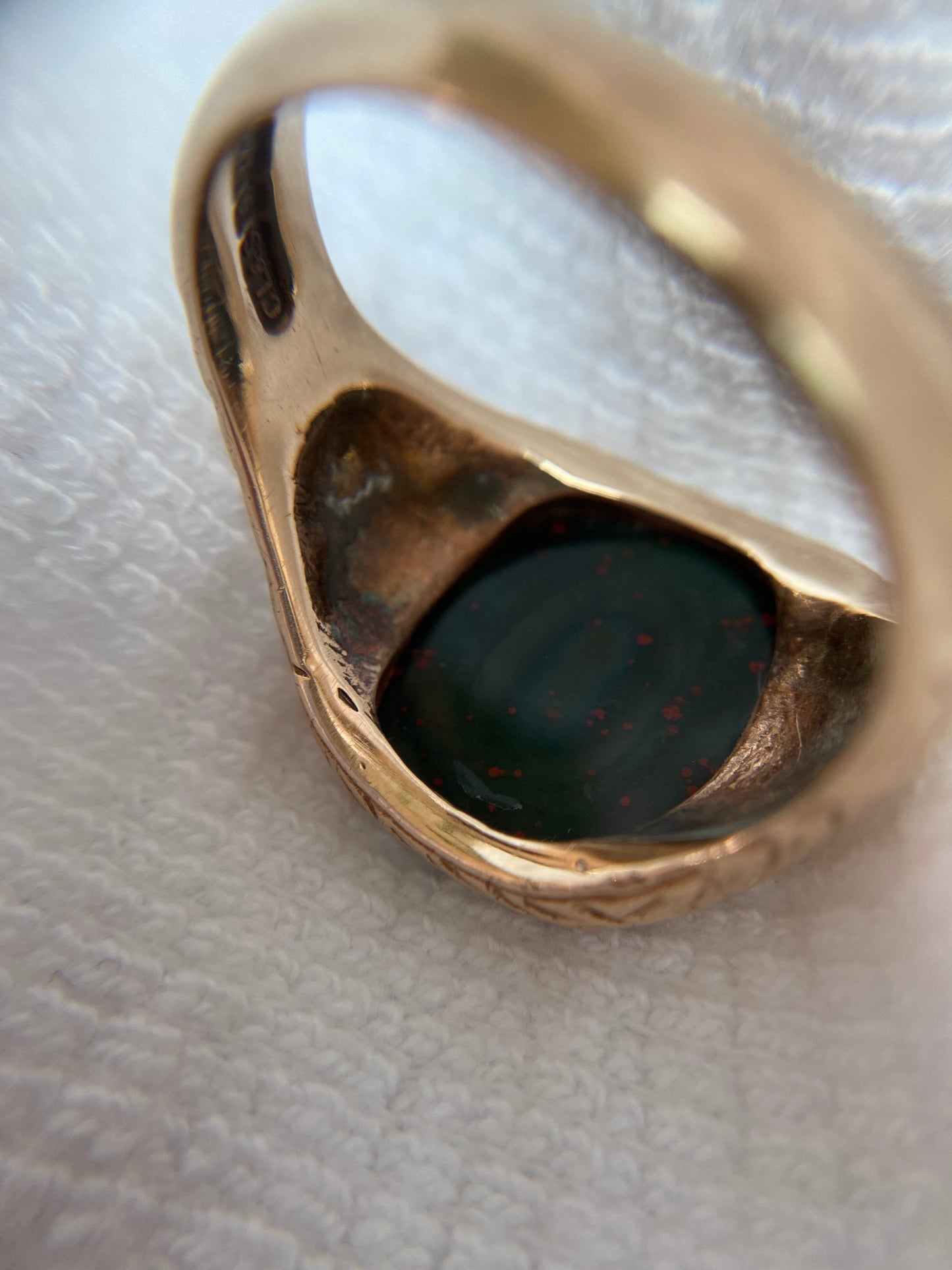 Vintage 9ct Gold Heavy Bloodstone Signet Ring