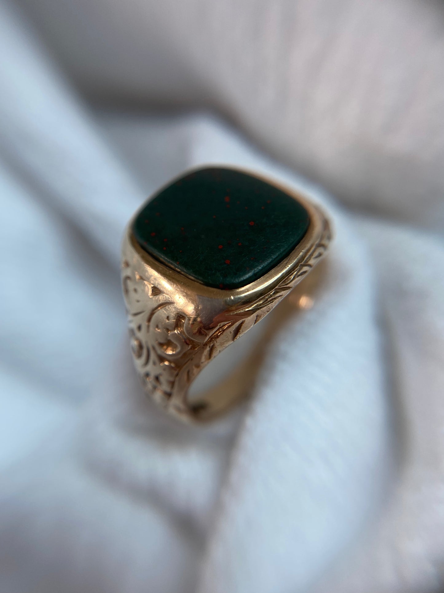 Vintage 9ct Gold Heavy Bloodstone Signet Ring
