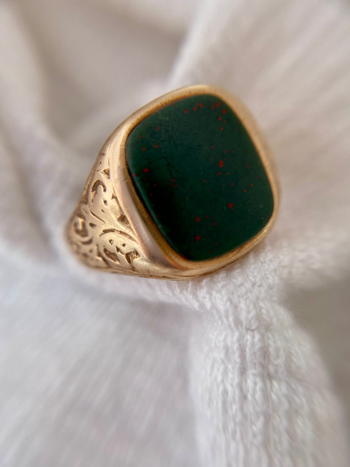 Vintage 9ct Gold Heavy Bloodstone Signet Ring