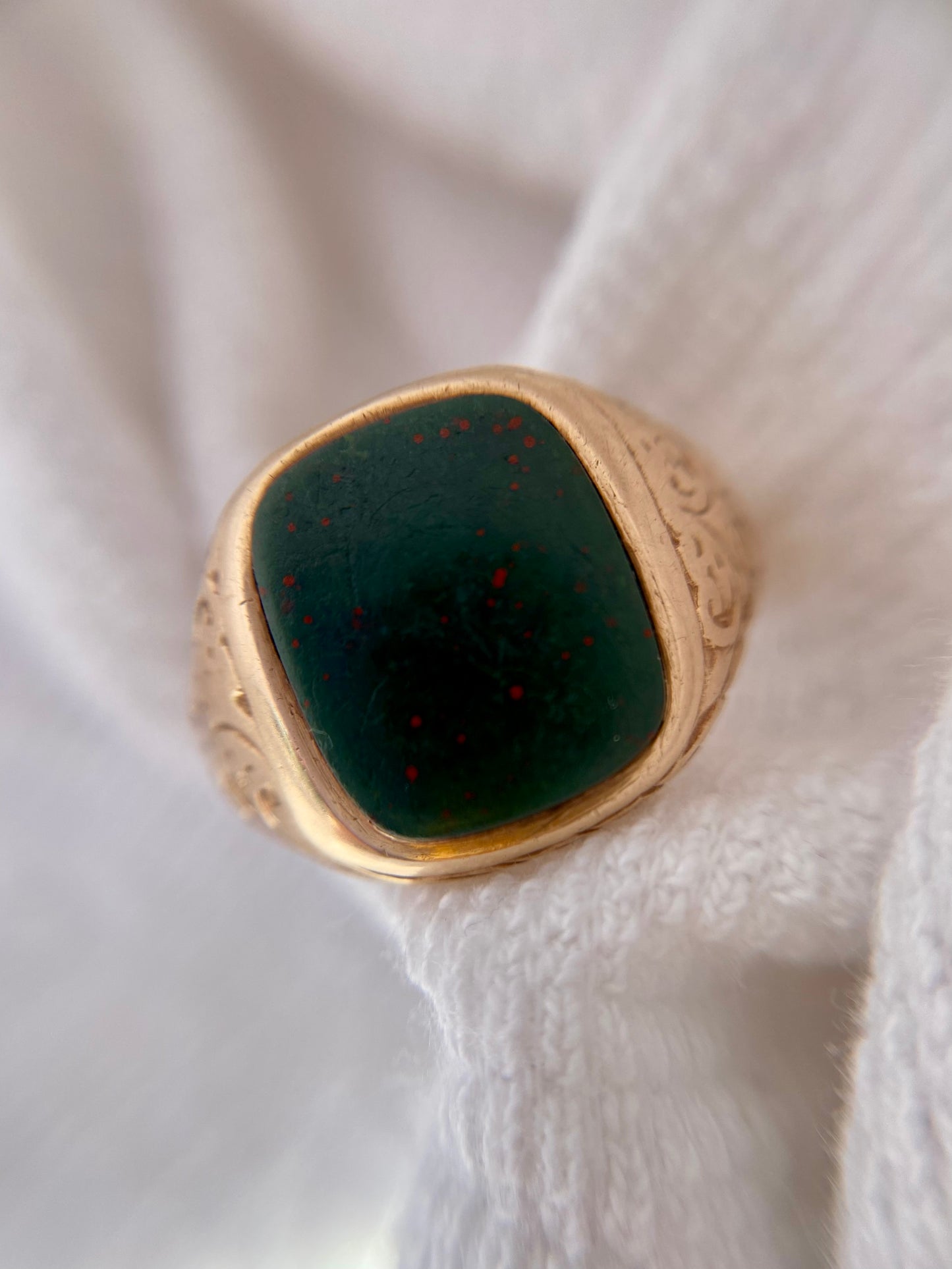 Vintage 9ct Gold Heavy Bloodstone Signet Ring