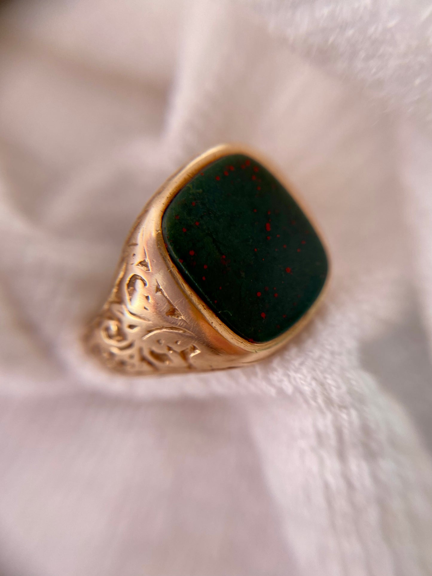Vintage 9ct Gold Heavy Bloodstone Signet Ring