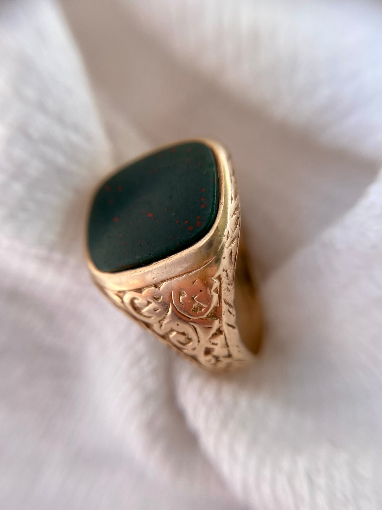 Vintage 9ct Gold Heavy Bloodstone Signet Ring