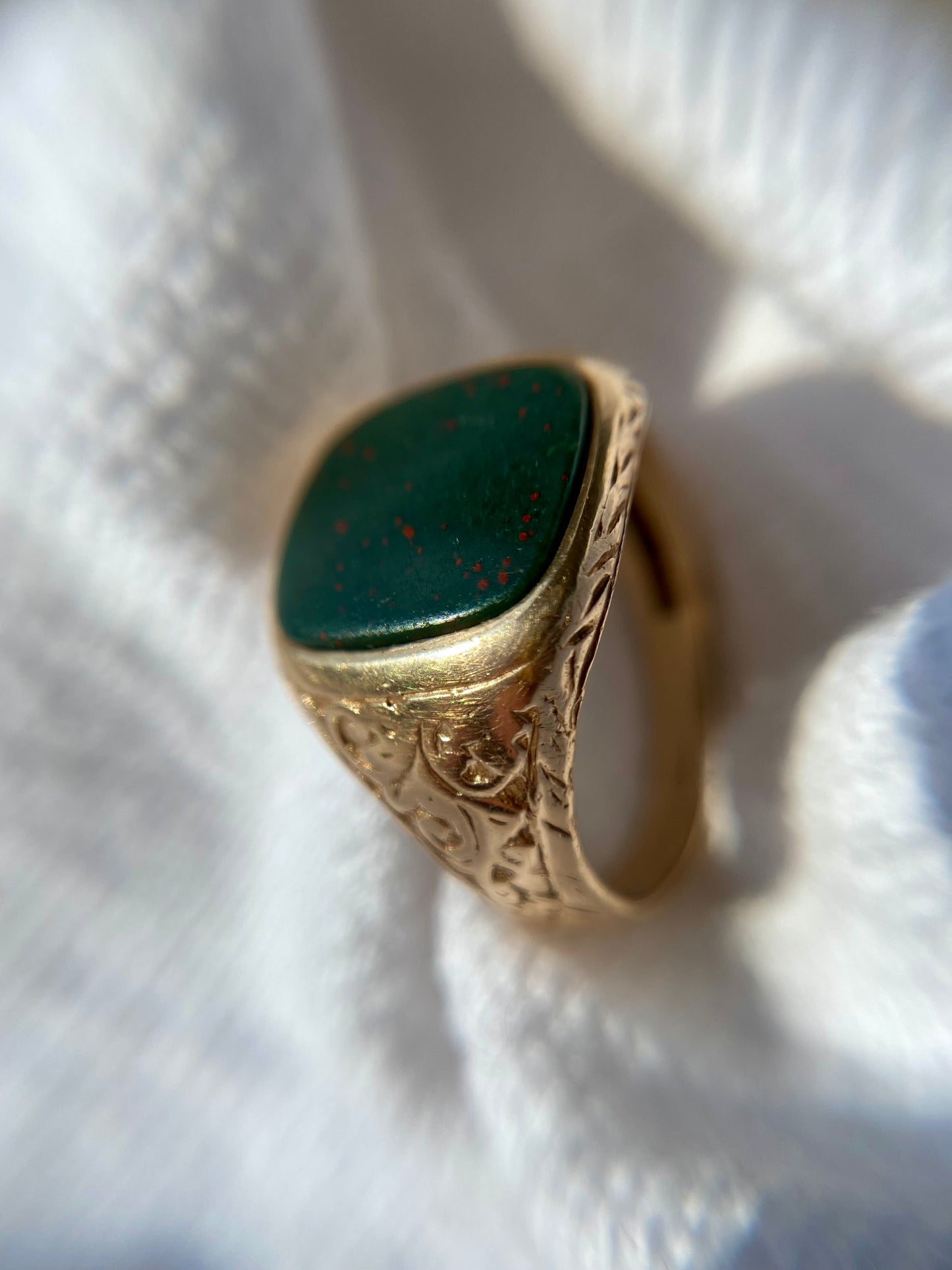 Vintage 9ct Gold Heavy Bloodstone Signet Ring