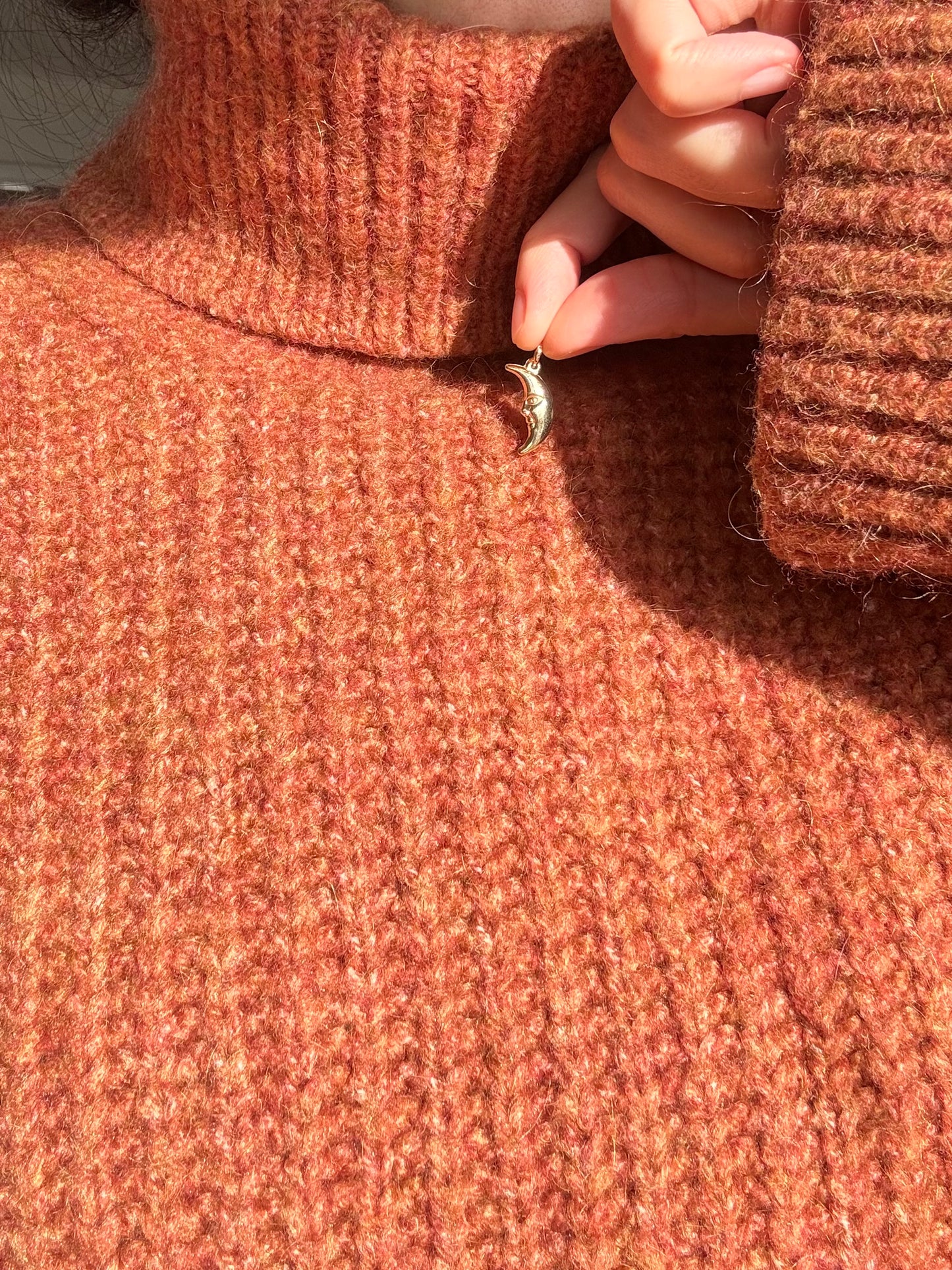 š Preloved 9ct Gold Happy Moon Pendant