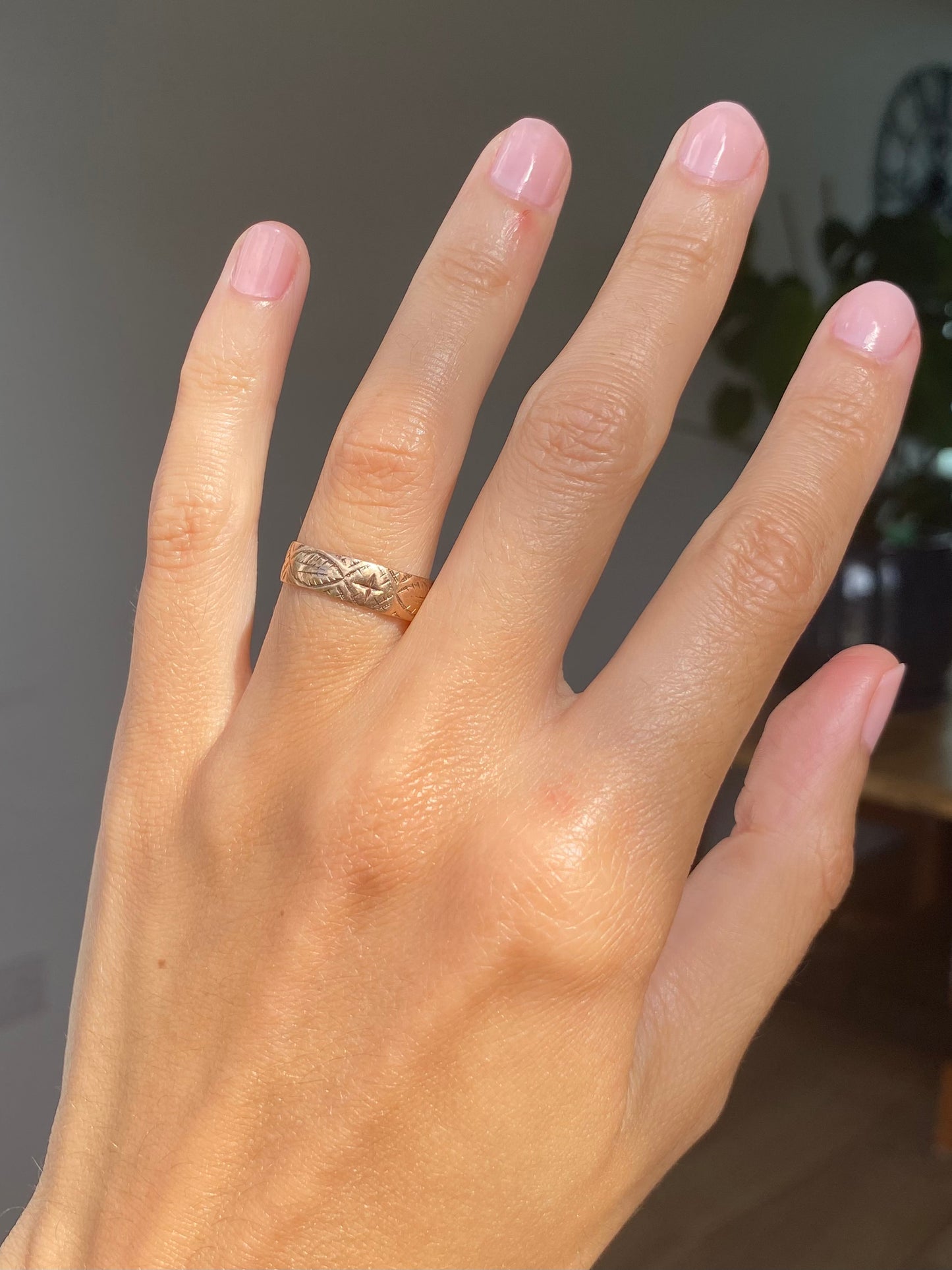 Vintage 9ct Gold Patterned Band