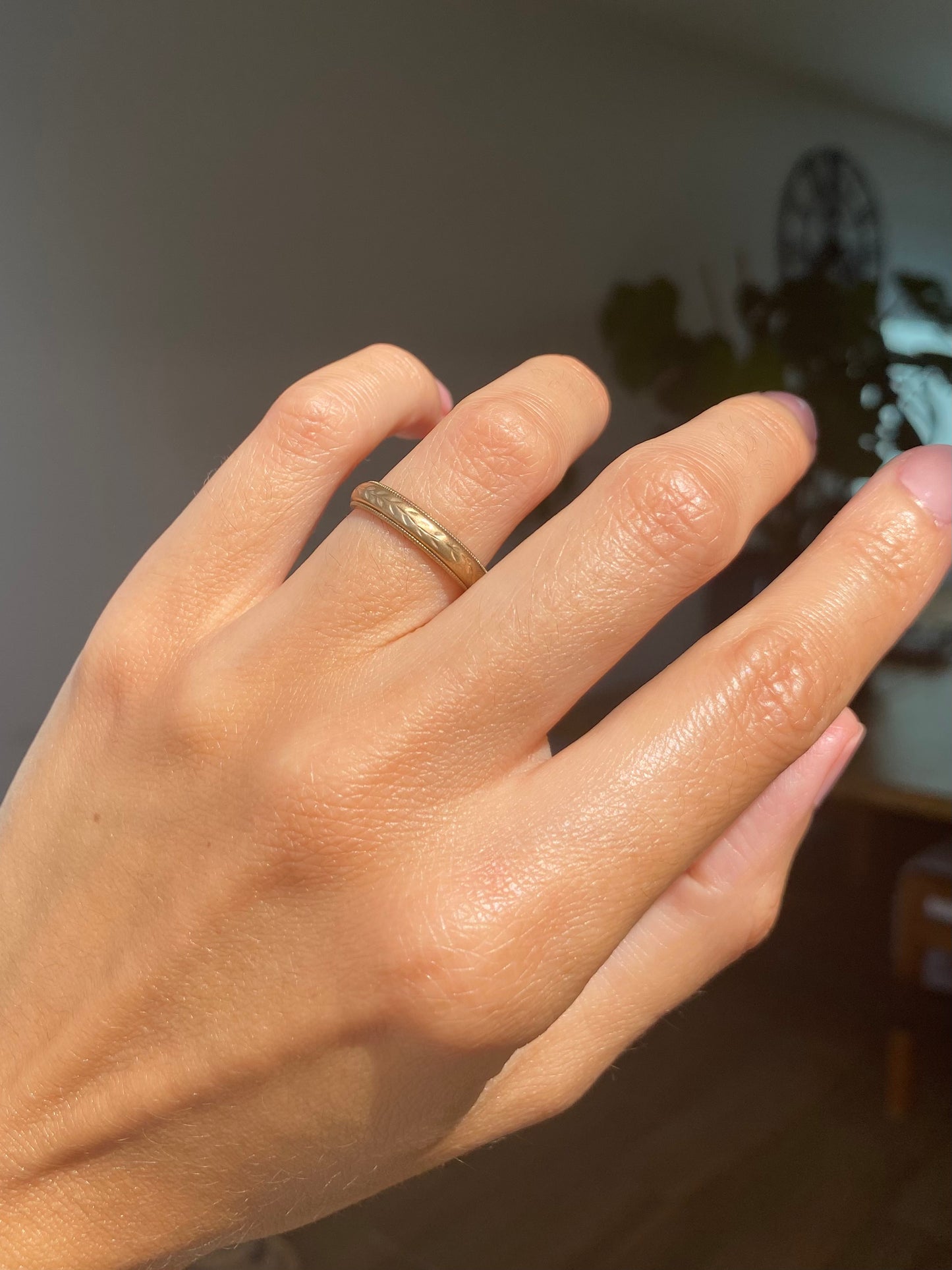 Vintage 9ct Gold Leafy Milgrain Band