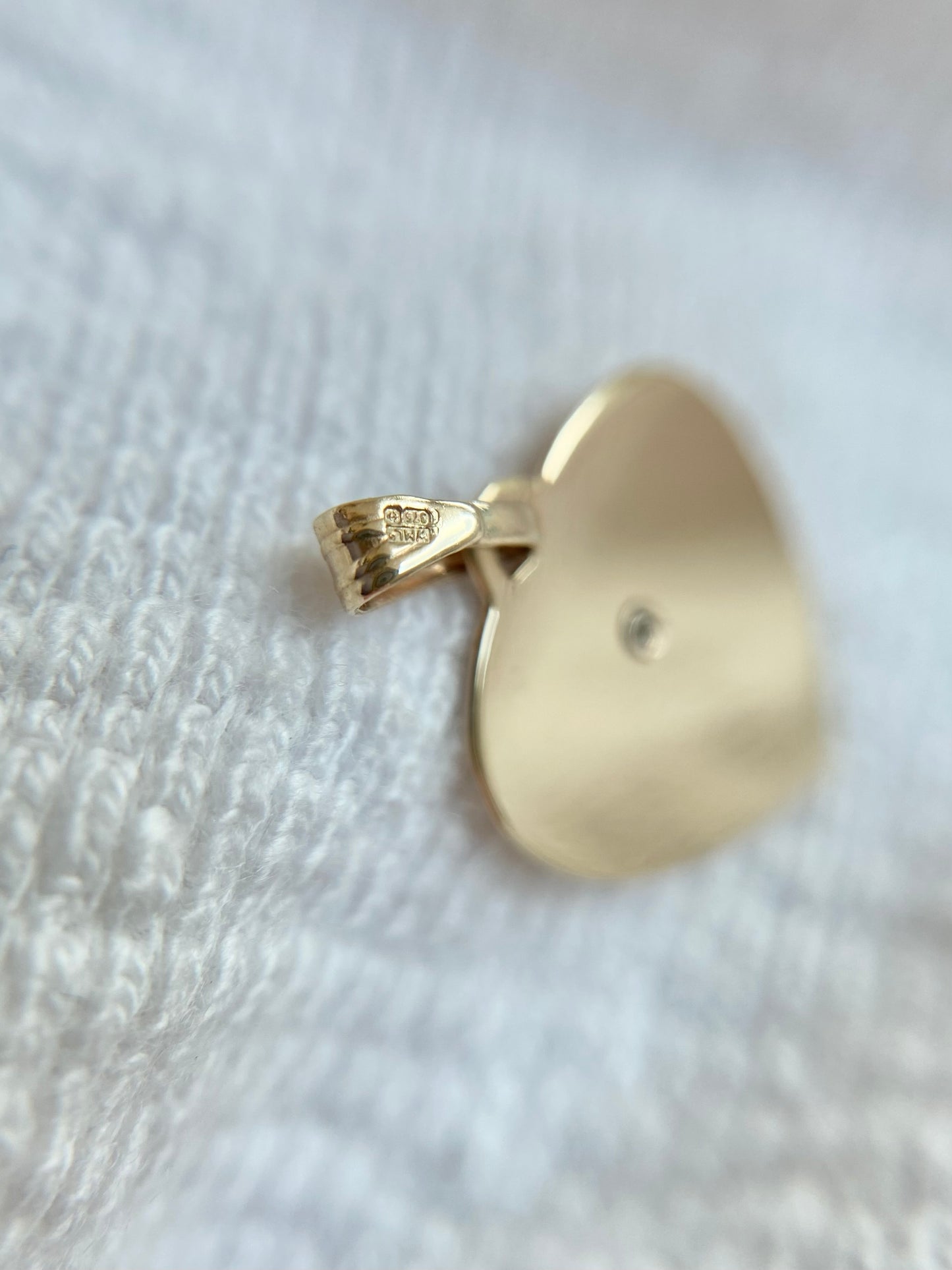 Preloved 9ct Gold Diamond Heart Pendant