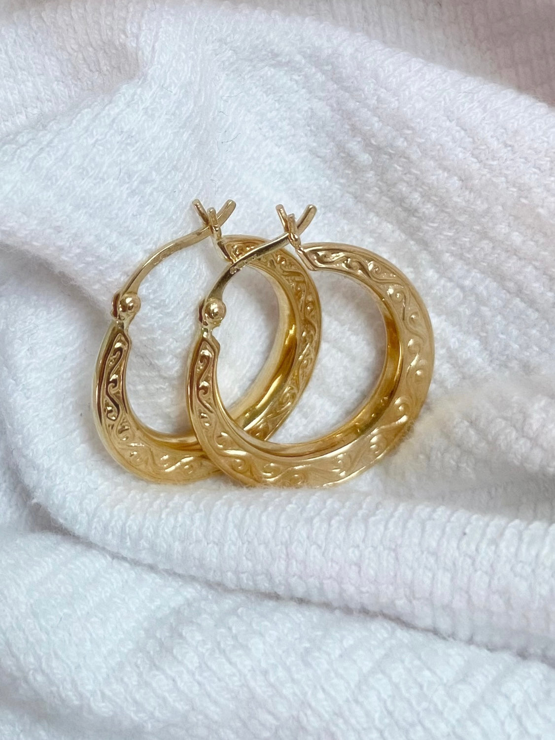 Vintage 9ct Gold Patterned Hoop Earrings