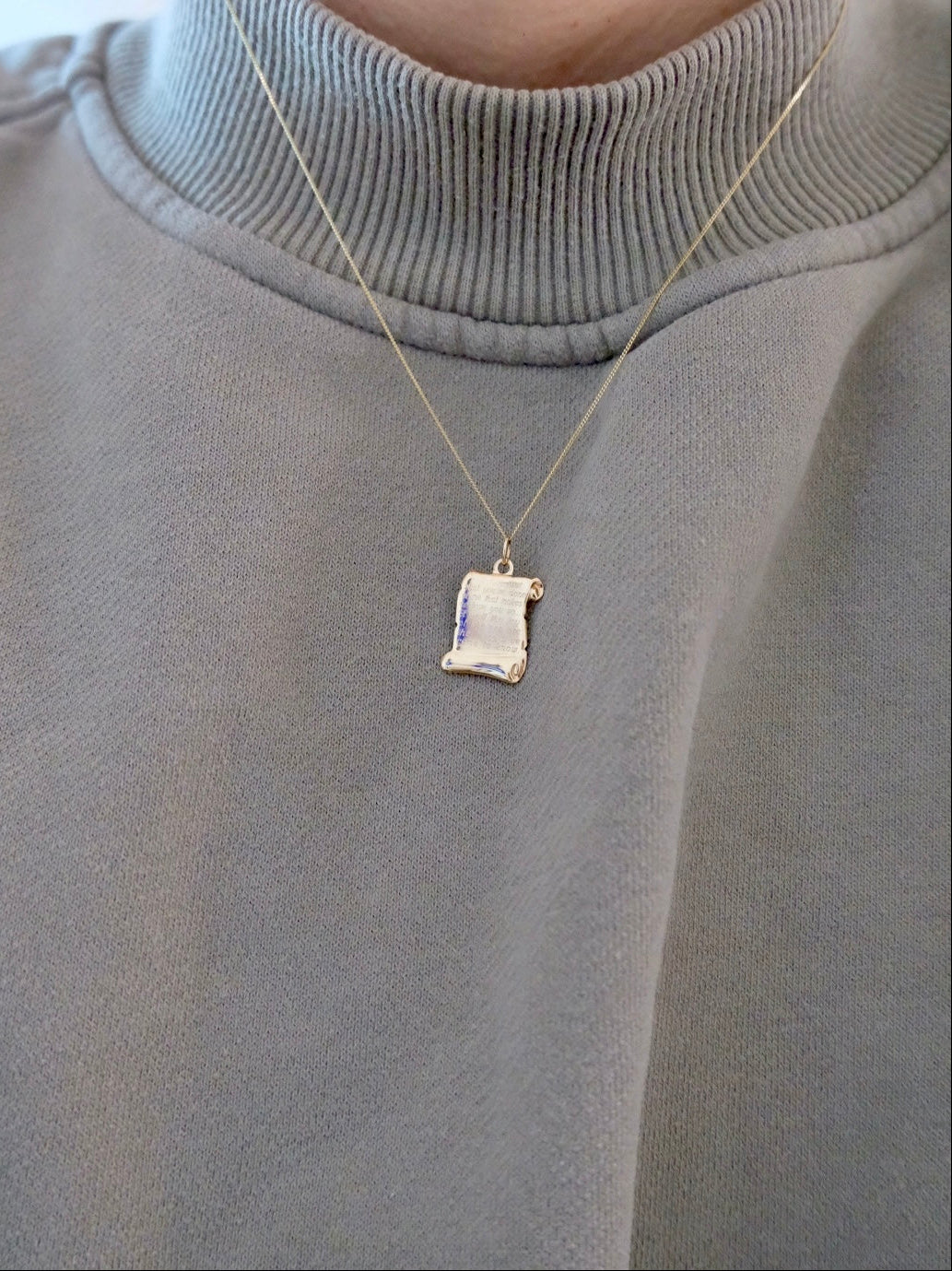 Preloved 9ct Gold Friendship Scroll Pendant