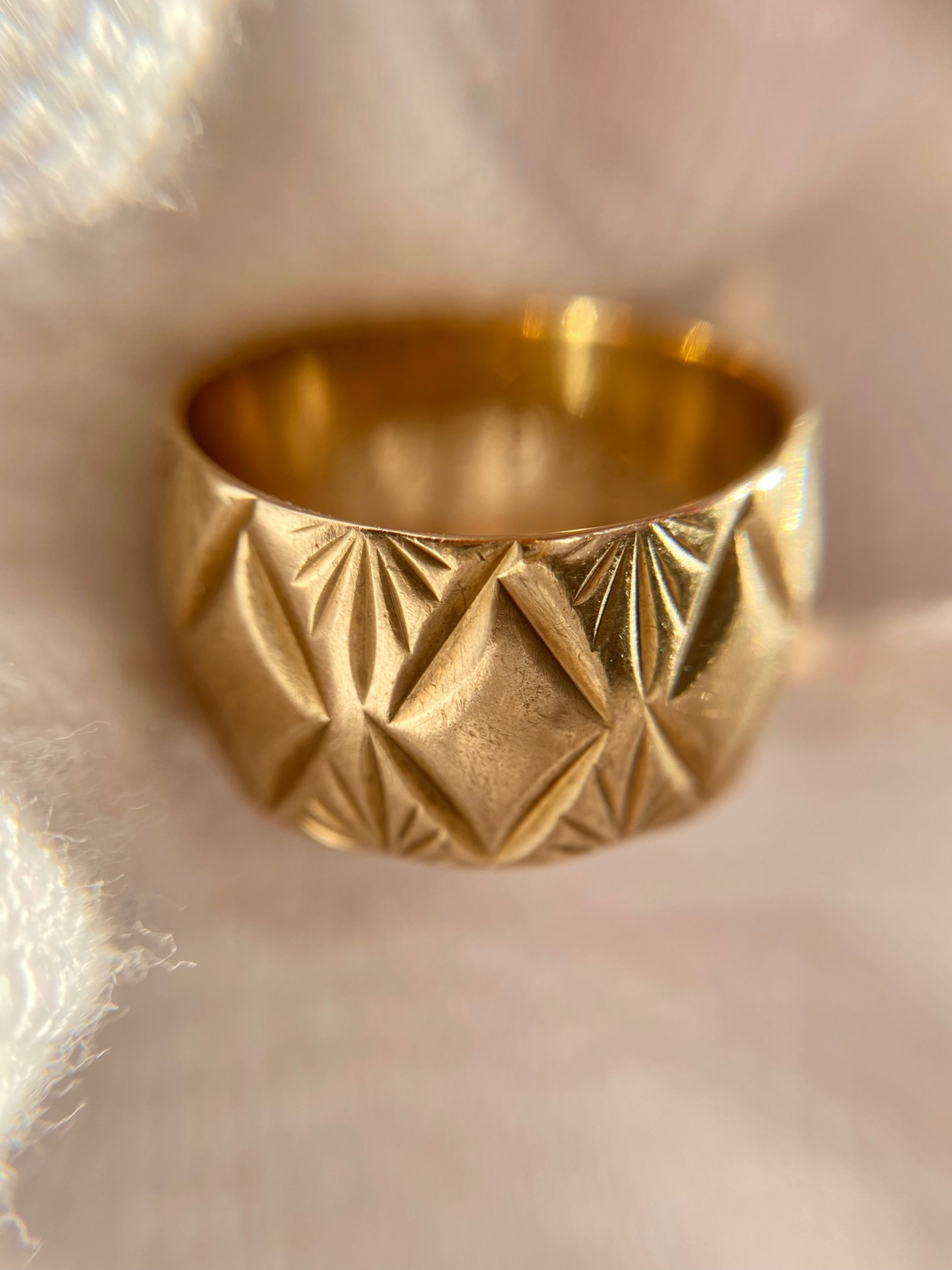 Vintage 9ct Gold Patterned Cigar Band