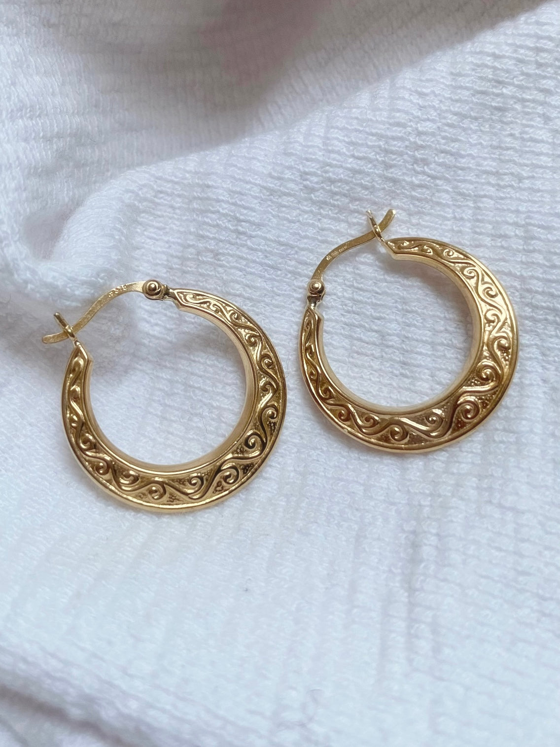 Vintage 9ct Gold Patterned Hoop Earrings