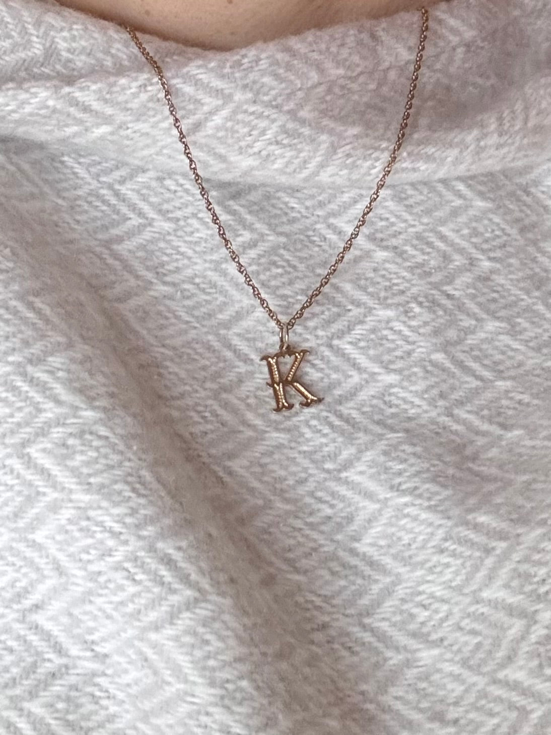 Preloved 9ct Gold Letter K Pendant