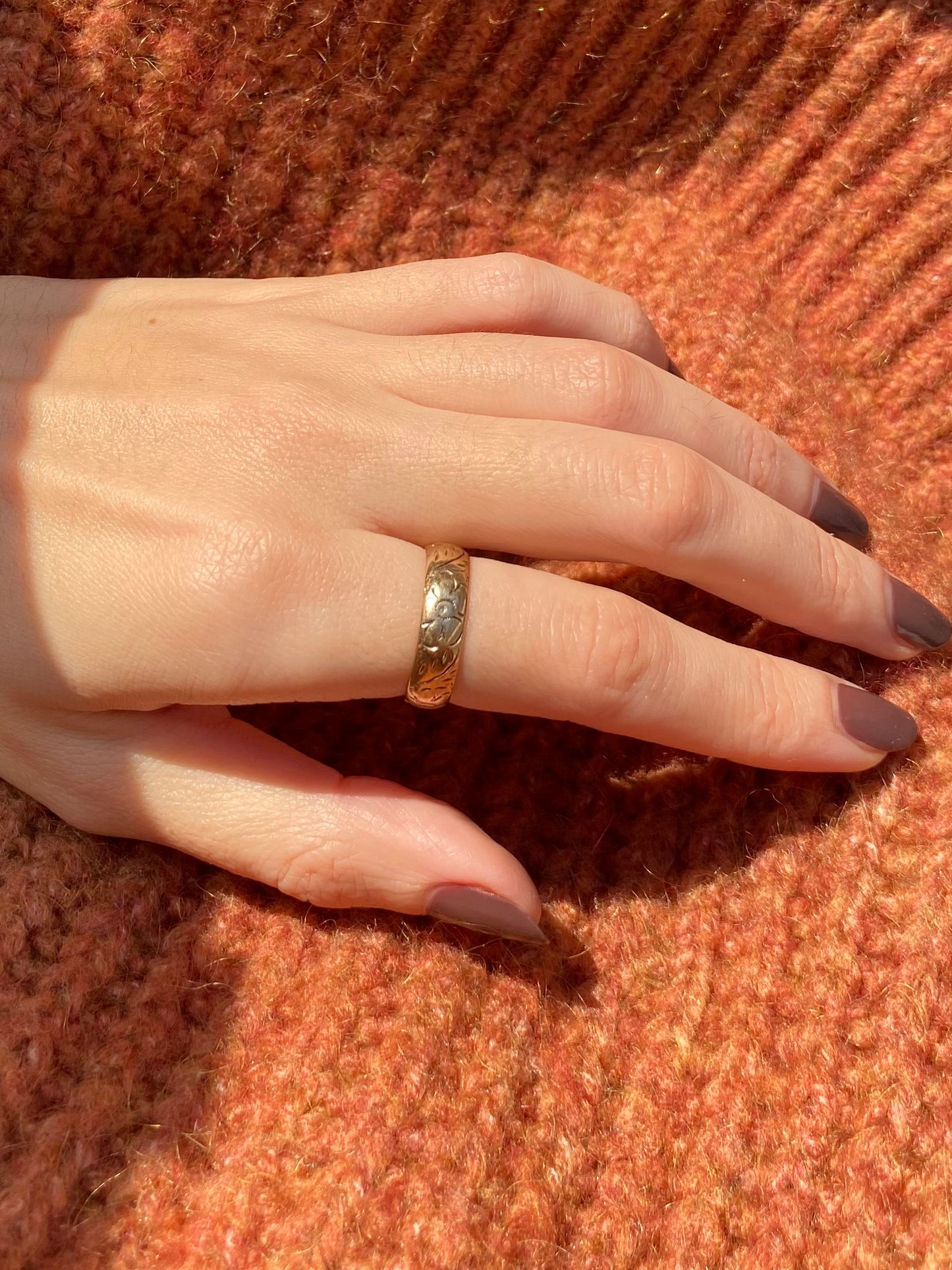 Vintage 9ct Gold Floral Band