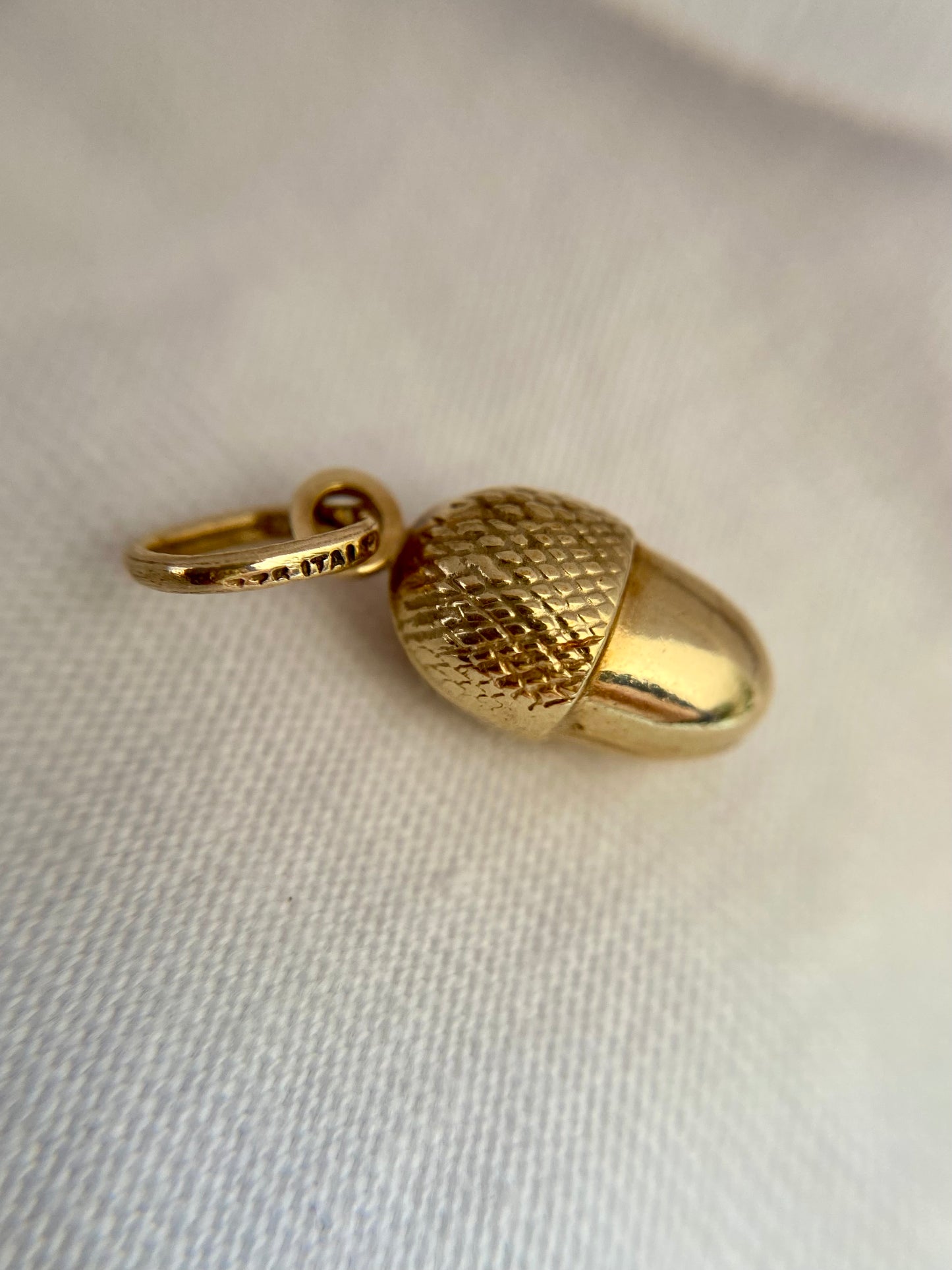 Vintage 9ct Gold Acorn Pendant