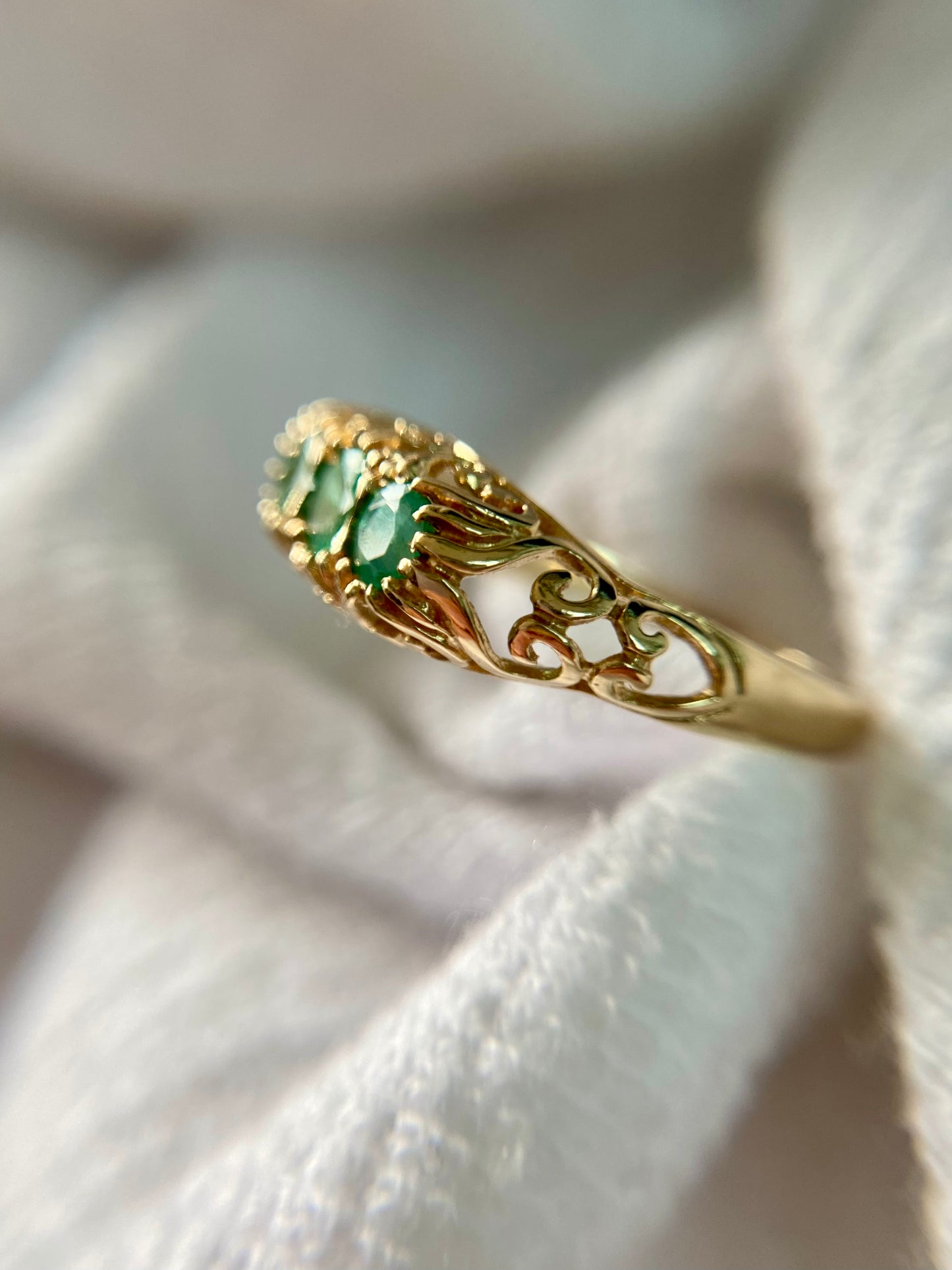 Preloved 9ct Gold Emerald Trilogy Ring